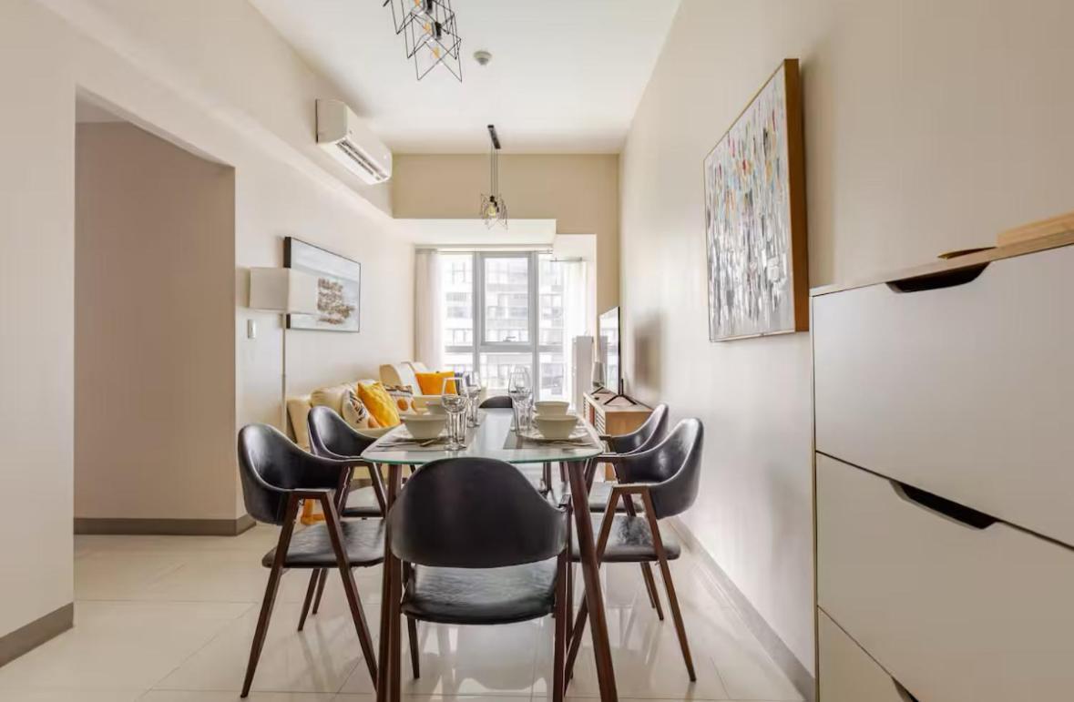 Bgc Taguig Uptown 3br Corner Unit With Pool View, Bath Tub, Wifi, Beside Landers Bgc