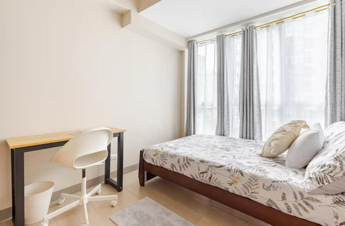 Bgc Taguig Uptown 3br Corner Unit With Pool View, Bath Tub, Wifi, Beside Landers Bgc * Manila