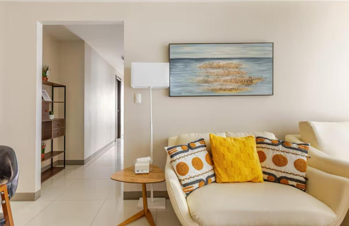 Aparthotel Bgc Taguig Uptown 3br Corner Unit With Pool View, Bath Tub, Wifi, Beside Landers Bgc *