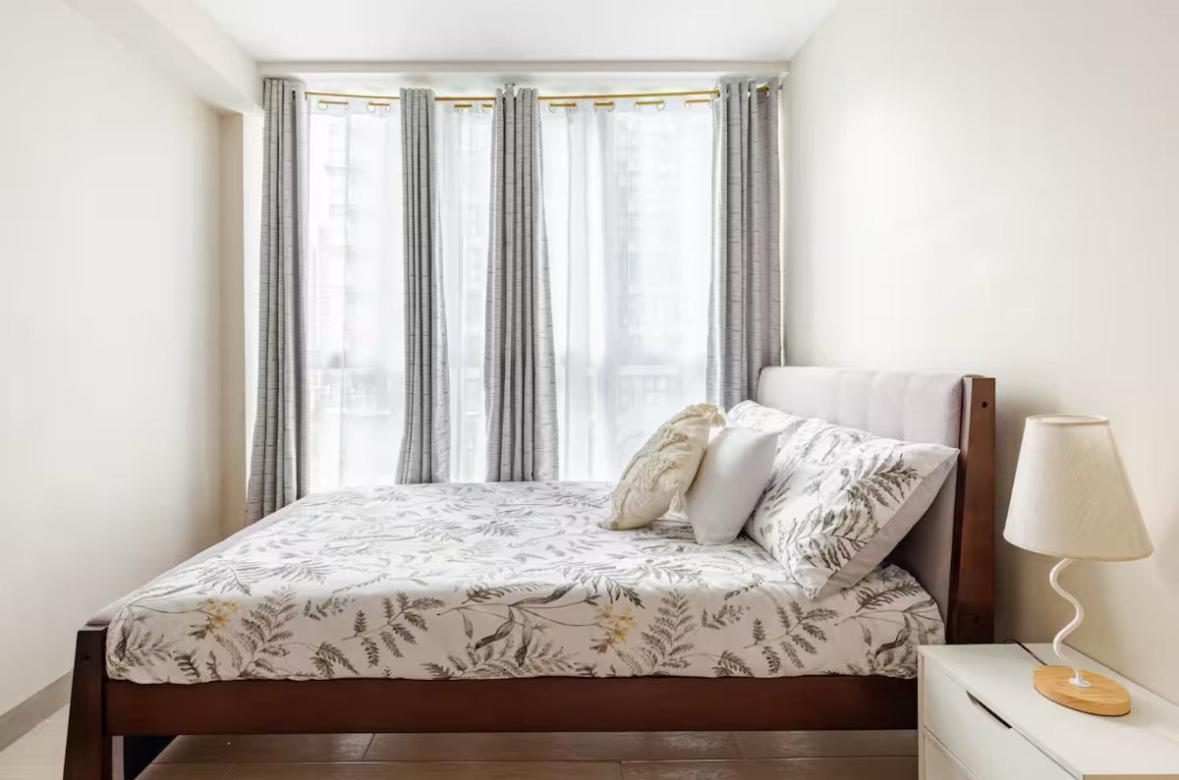 Bgc Taguig Uptown 3br Corner Unit With Pool View, Bath Tub, Wifi, Beside Landers Bgc Manila