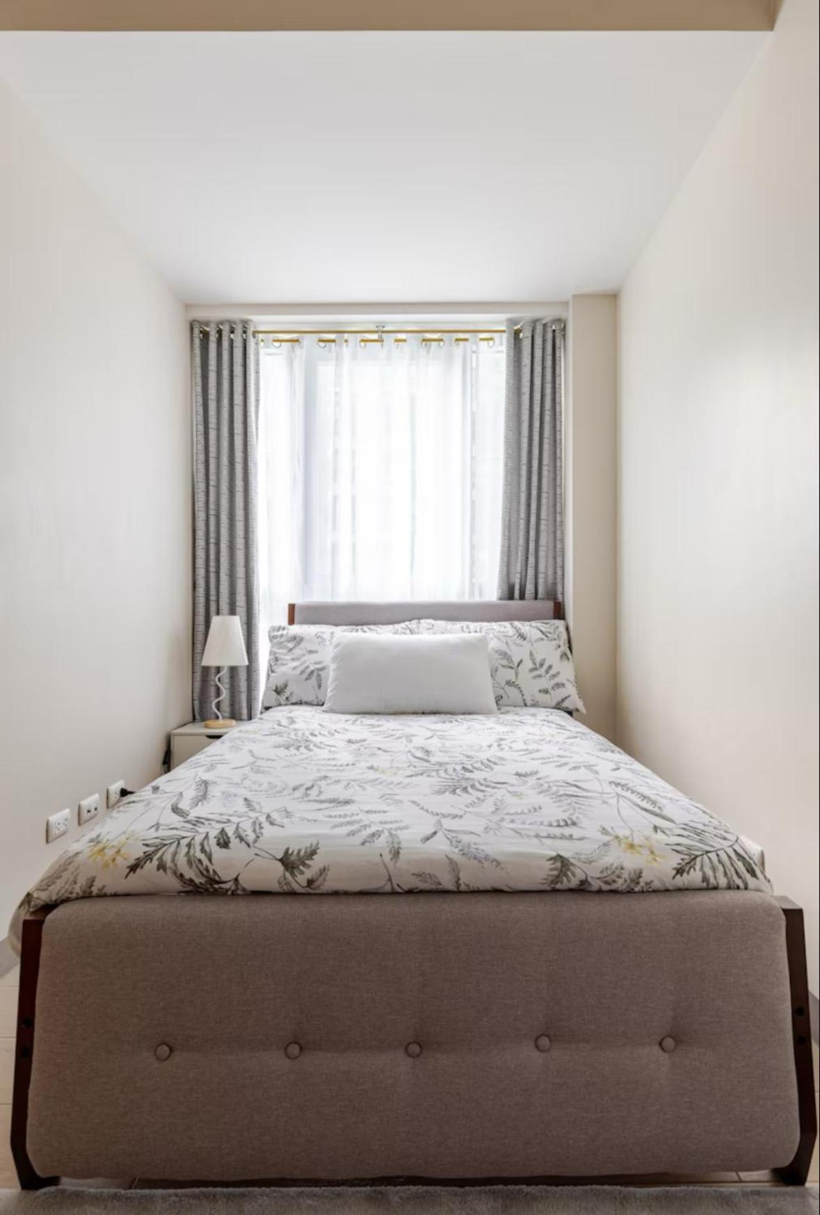 Aparthotel Bgc Taguig Uptown 3br Corner Unit With Pool View, Bath Tub, Wifi, Beside Landers Bgc *