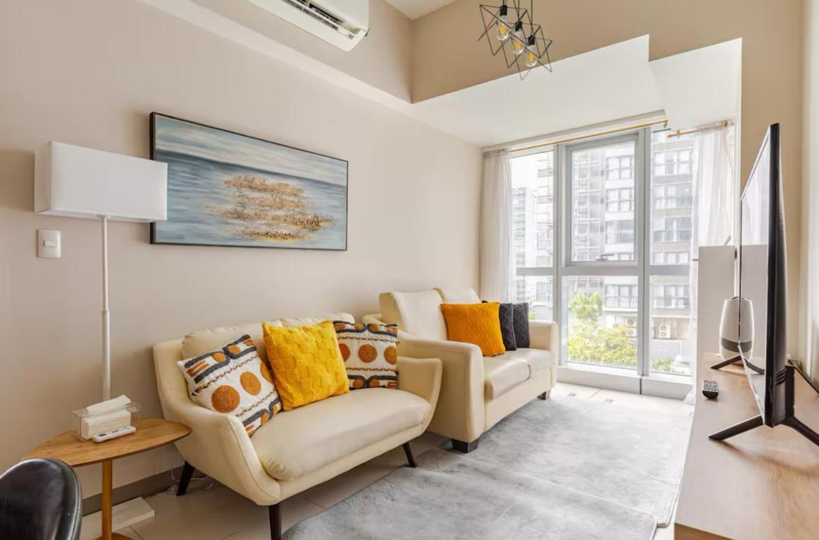 Bgc Taguig Uptown 3br Corner Unit With Pool View, Bath Tub, Wifi, Beside Landers Bgc