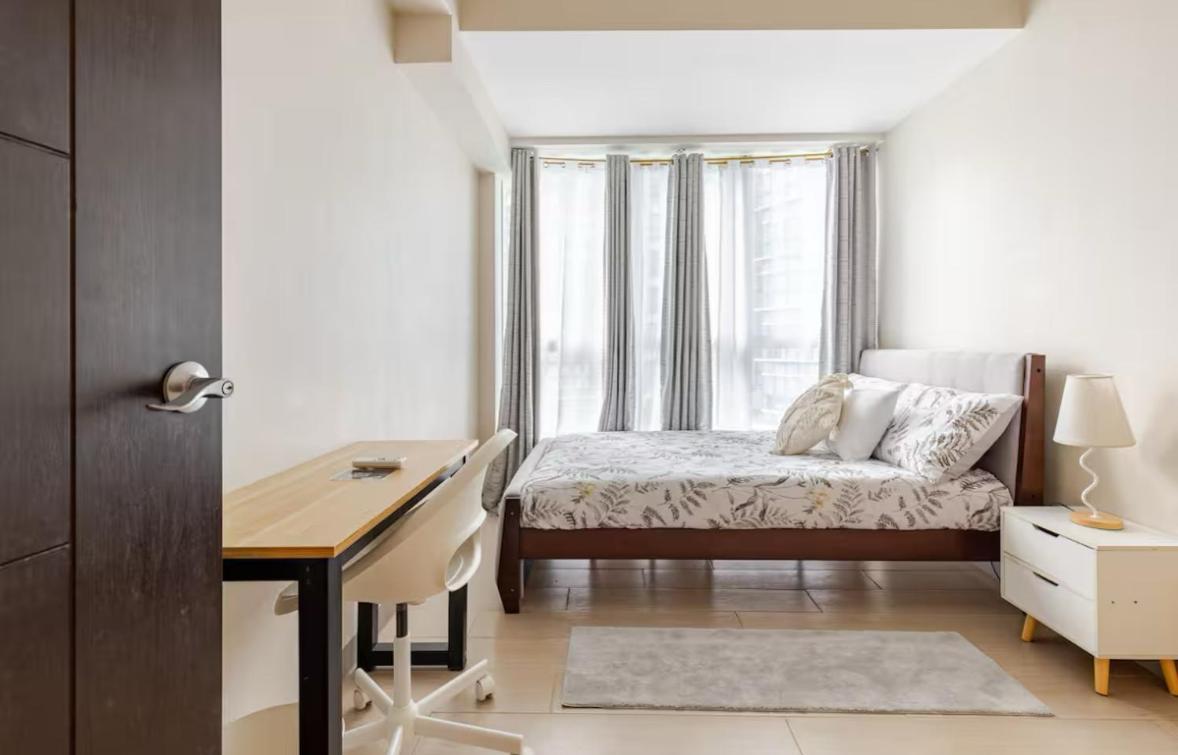 Bgc Taguig Uptown 3br Corner Unit With Pool View, Bath Tub, Wifi, Beside Landers Bgc
