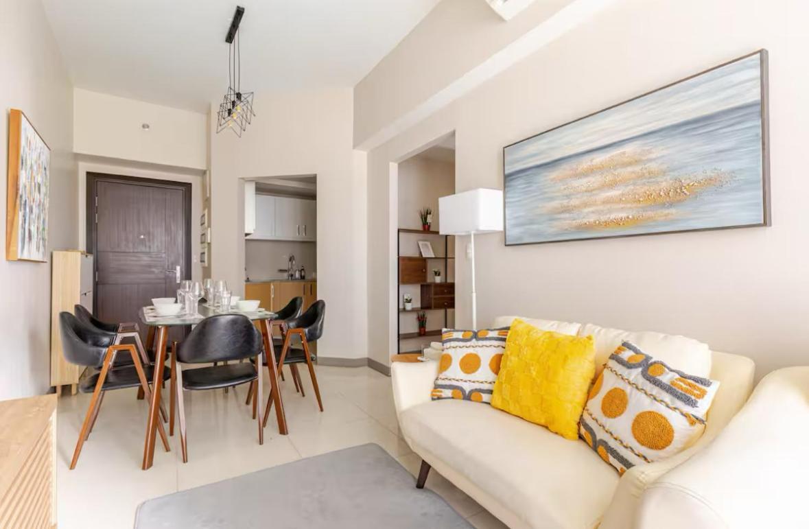 Bgc Taguig Uptown 3br Corner Unit With Pool View, Bath Tub, Wifi, Beside Landers Bgc Manila