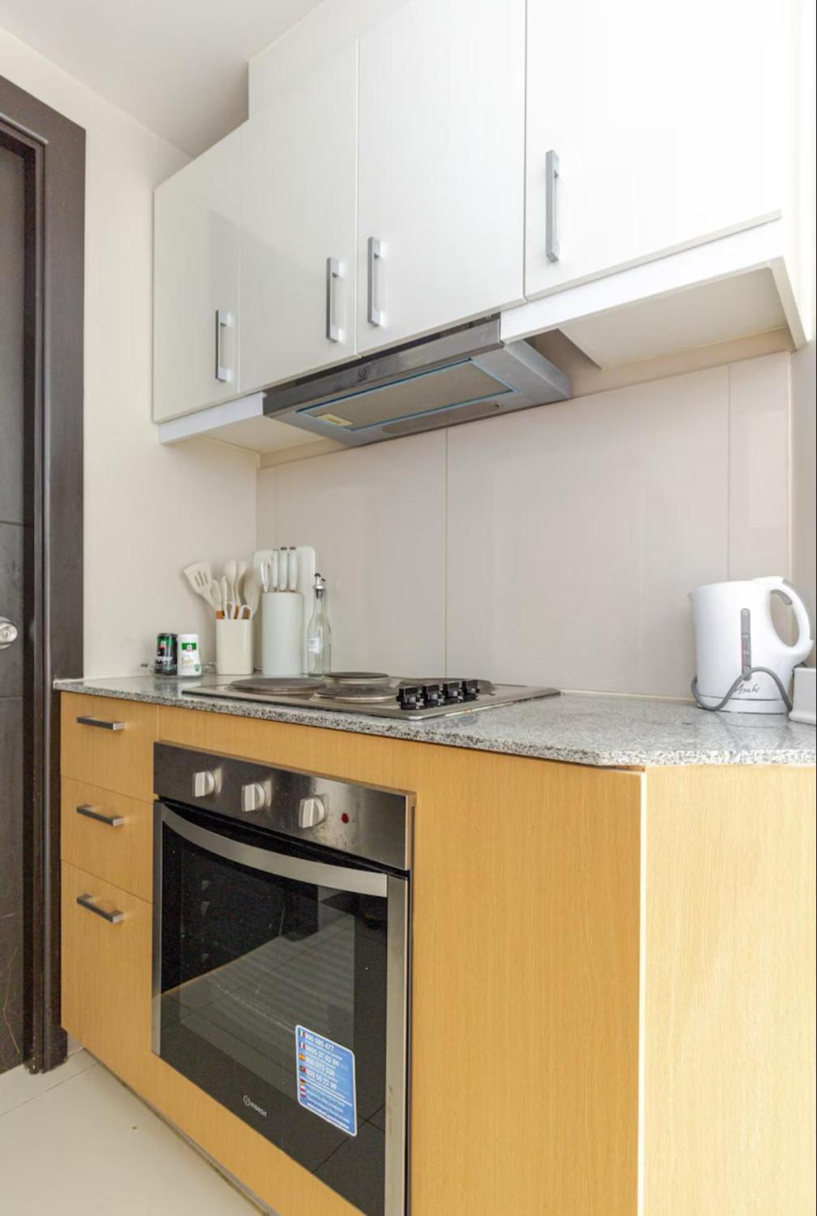 Bgc Taguig Uptown 3br Corner Unit With Pool View, Bath Tub, Wifi, Beside Landers Bgc Aparthotel *