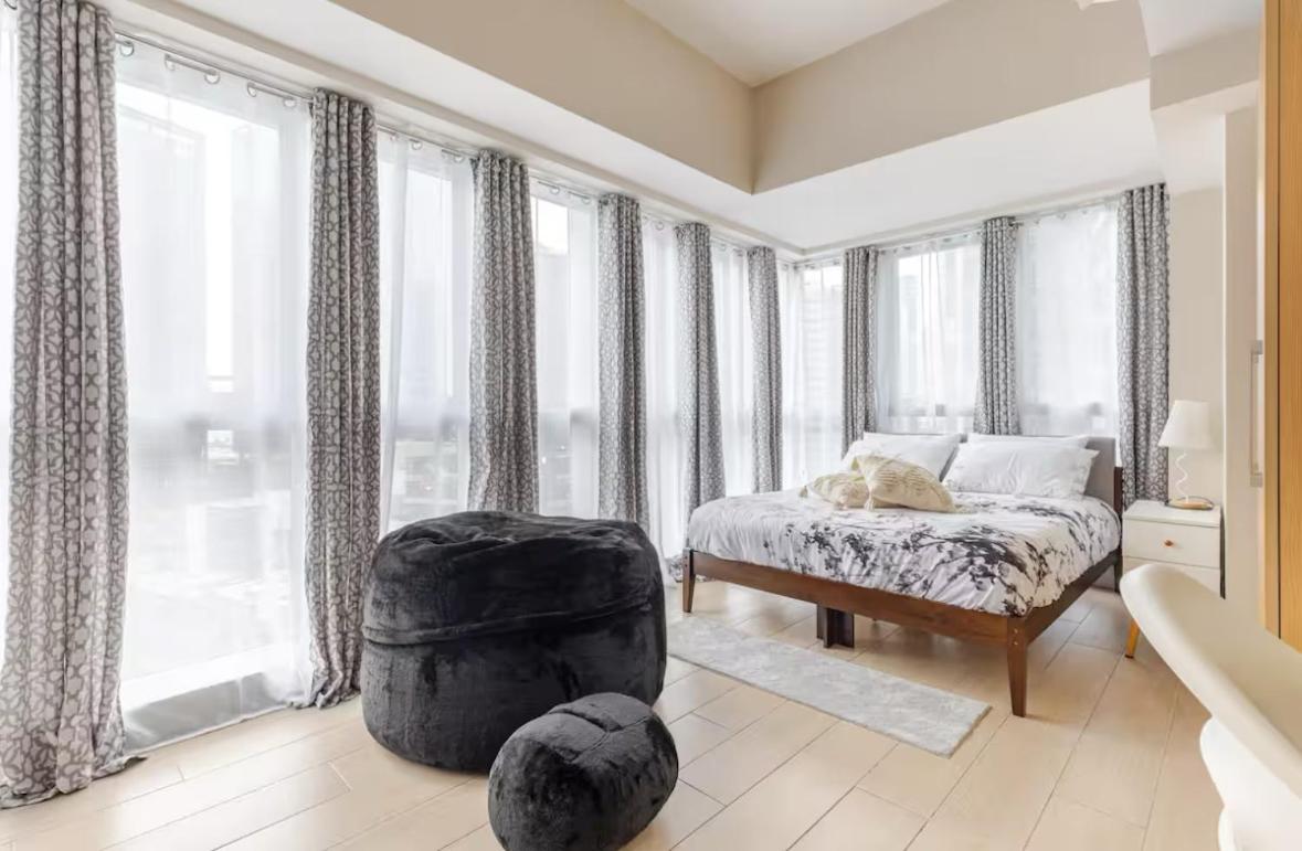 Bgc Taguig Uptown 3br Corner Unit With Pool View, Bath Tub, Wifi, Beside Landers Bgc Manila