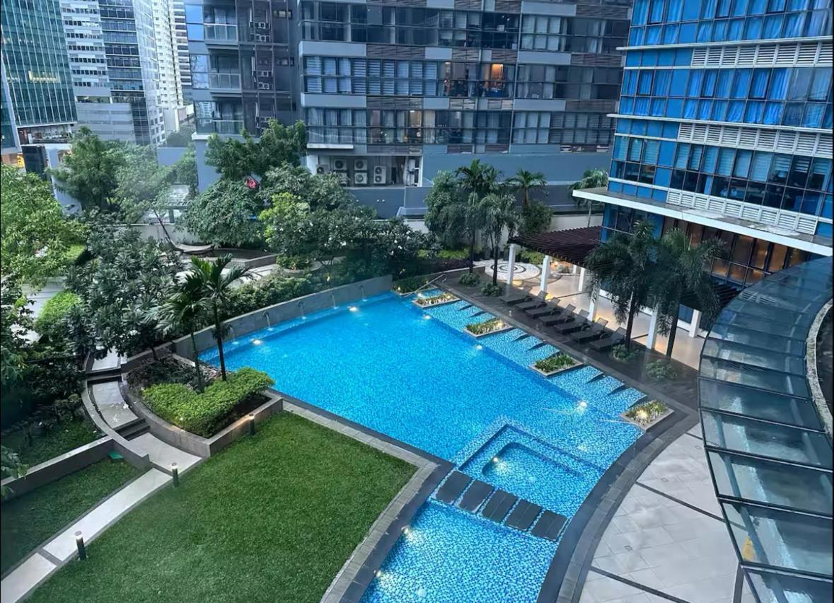 Bgc Taguig Uptown 3br Corner Unit With Pool View, Bath Tub, Wifi, Beside Landers Bgc *