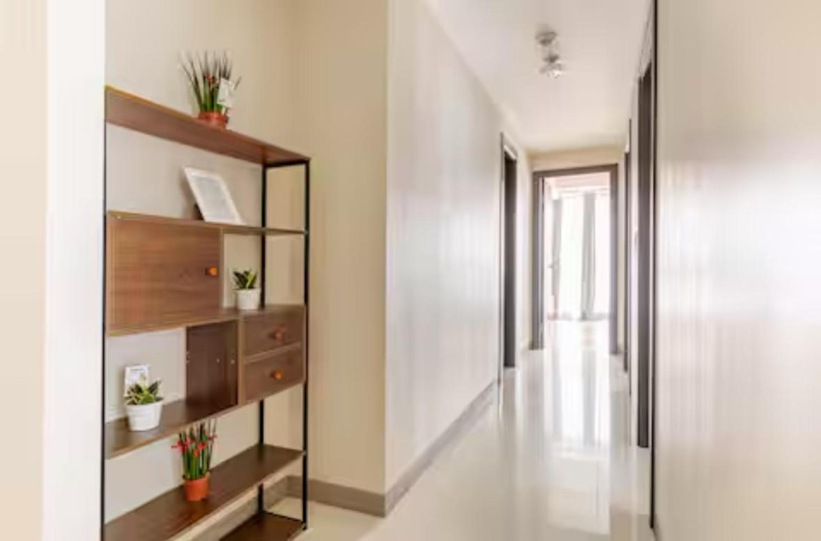 Aparthotel Bgc Taguig Uptown 3br Corner Unit With Pool View, Bath Tub, Wifi, Beside Landers Bgc Manila