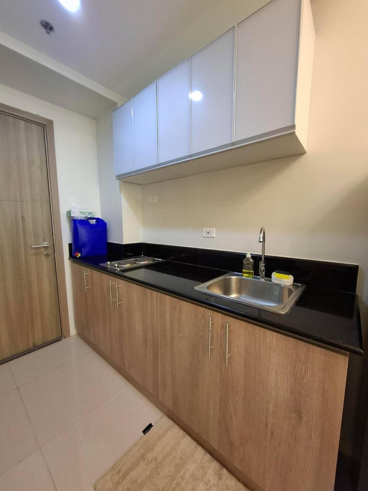 Apartment Stylish And Comfy Manila