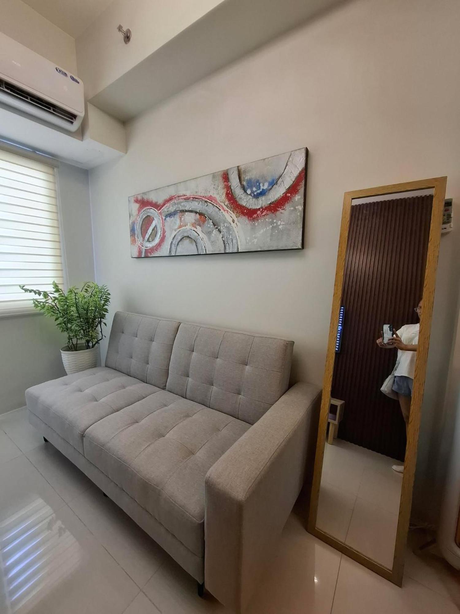 Stylish And Comfy Manila