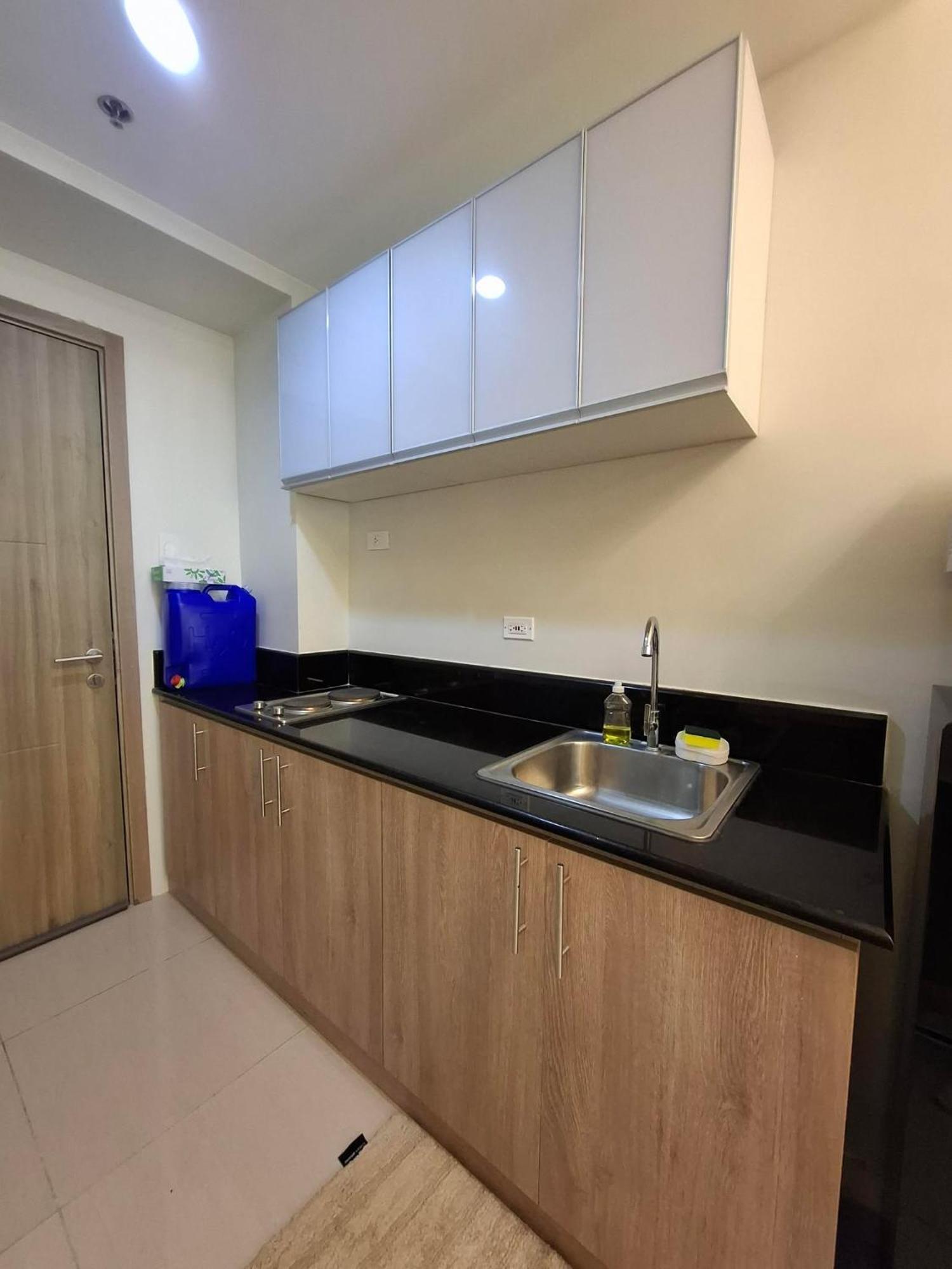 Apartment Stylish And Comfy Manila