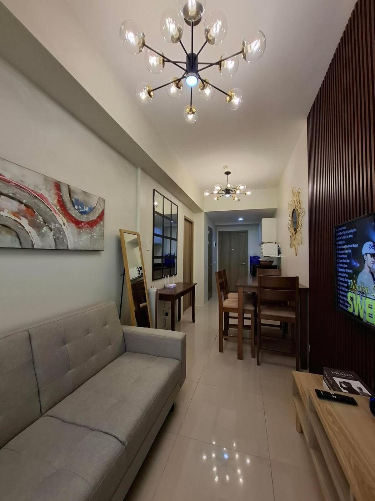 Stylish And Comfy Apartment Manila