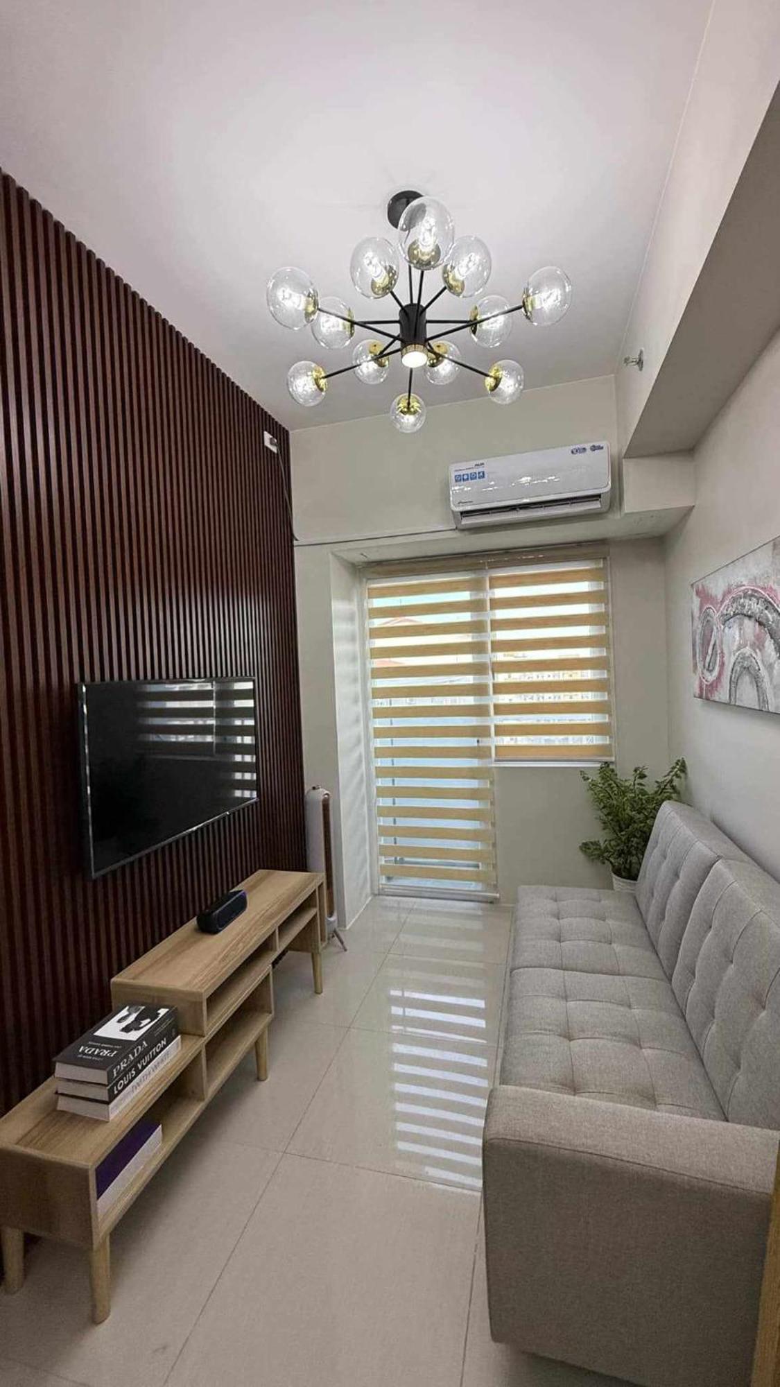Stylish And Comfy Manila
