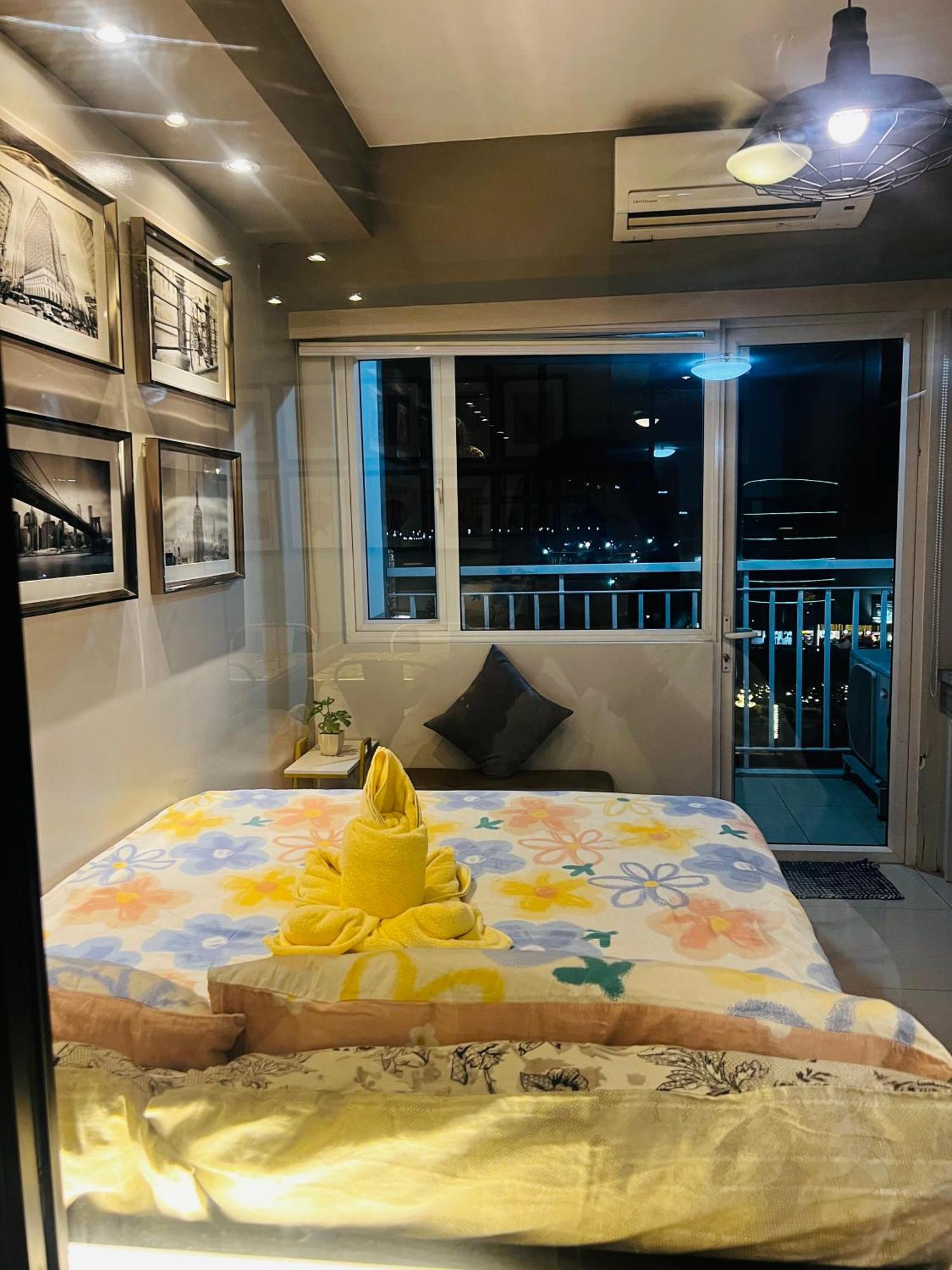 Aiza's Place In Shell Residences Moa Manila