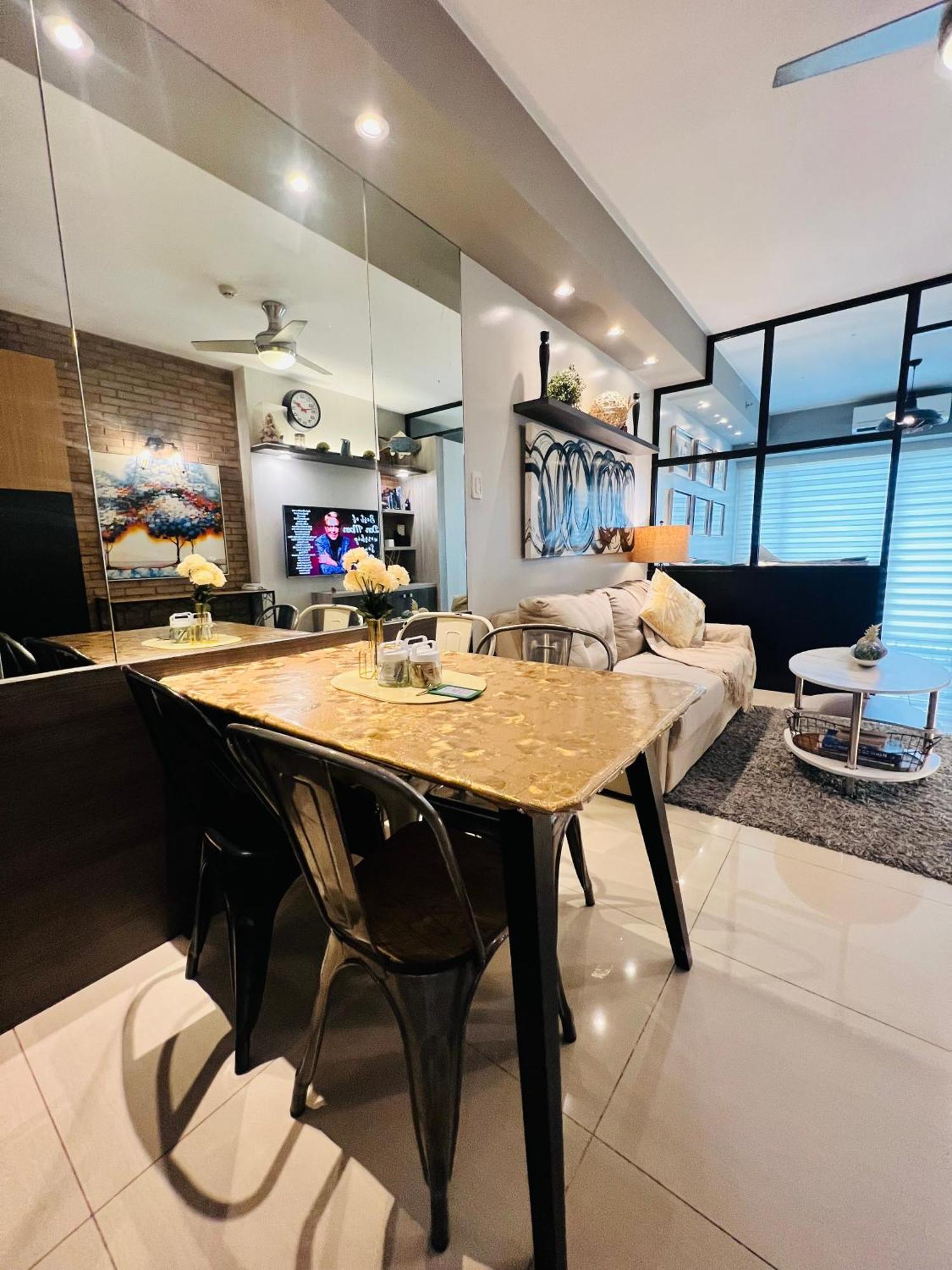 Aiza's Place In Shell Residences Moa Apartment