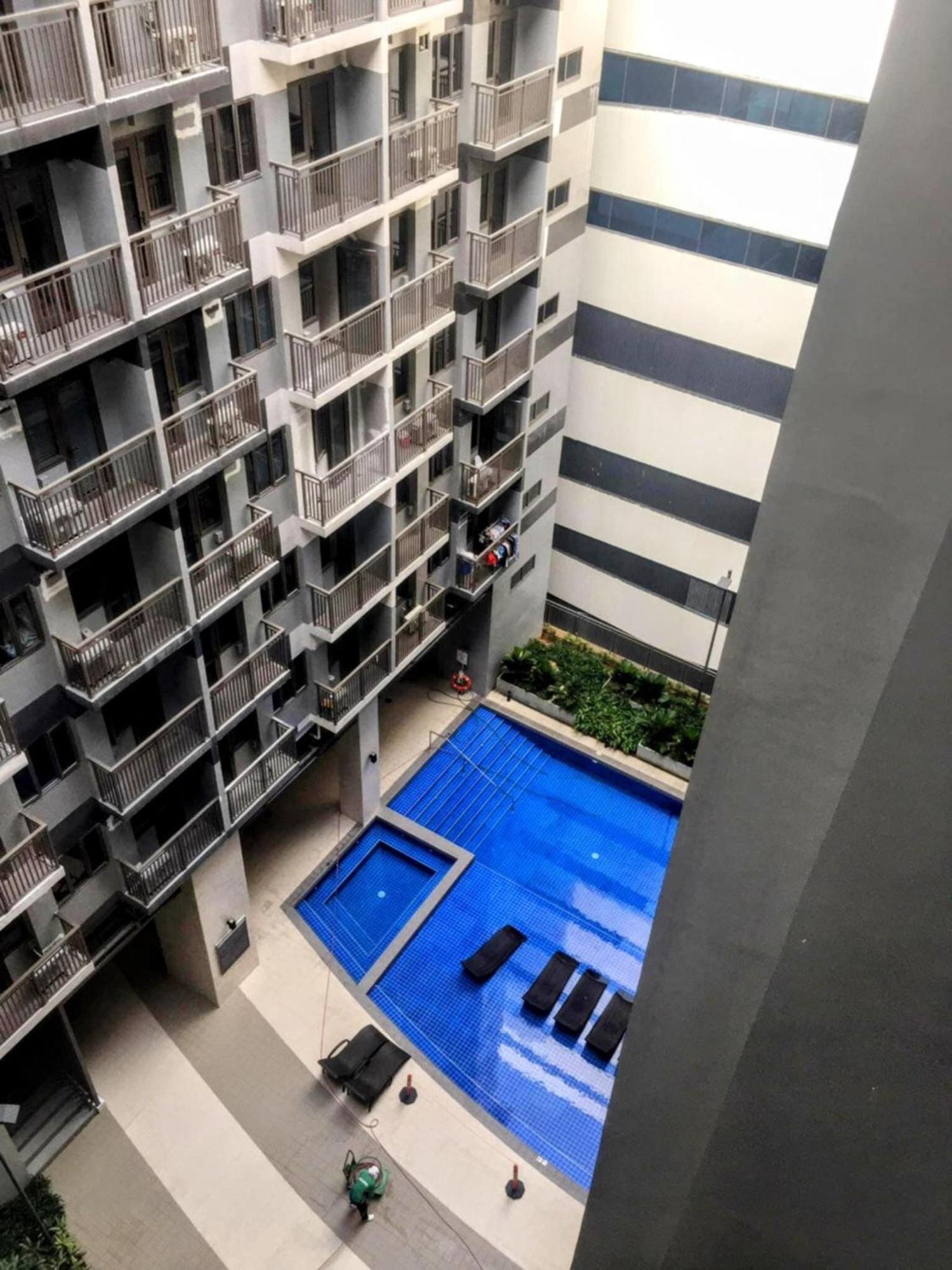 1br With Balcony Condotel In Moa Complex, Entertainment City, Near Naia, Free Wifi, Netflix *