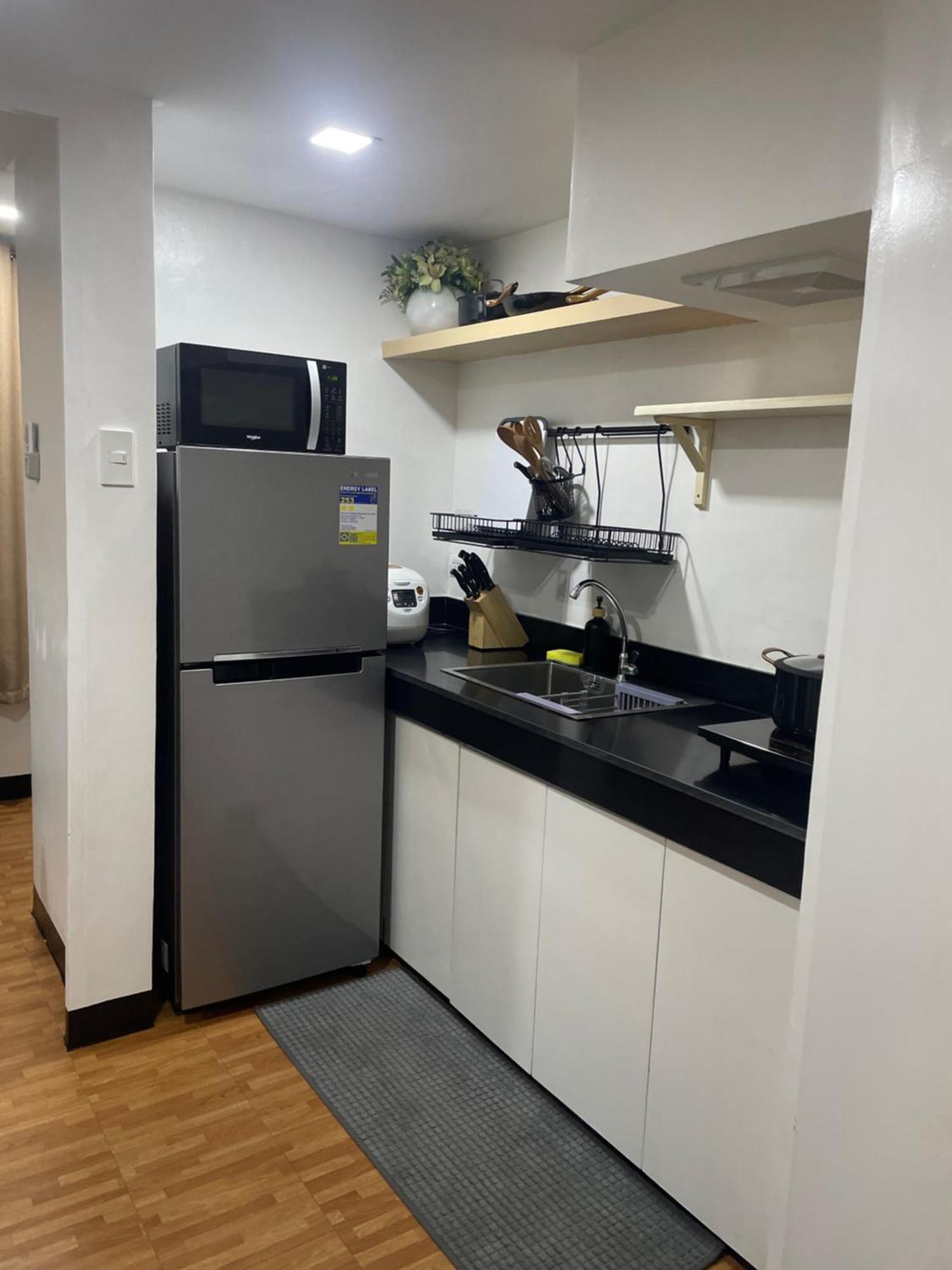Group For 6 With 3 Bunk Beds, Kitchen, Wi-fi & Netflix, Near Mrt Boni * Manila