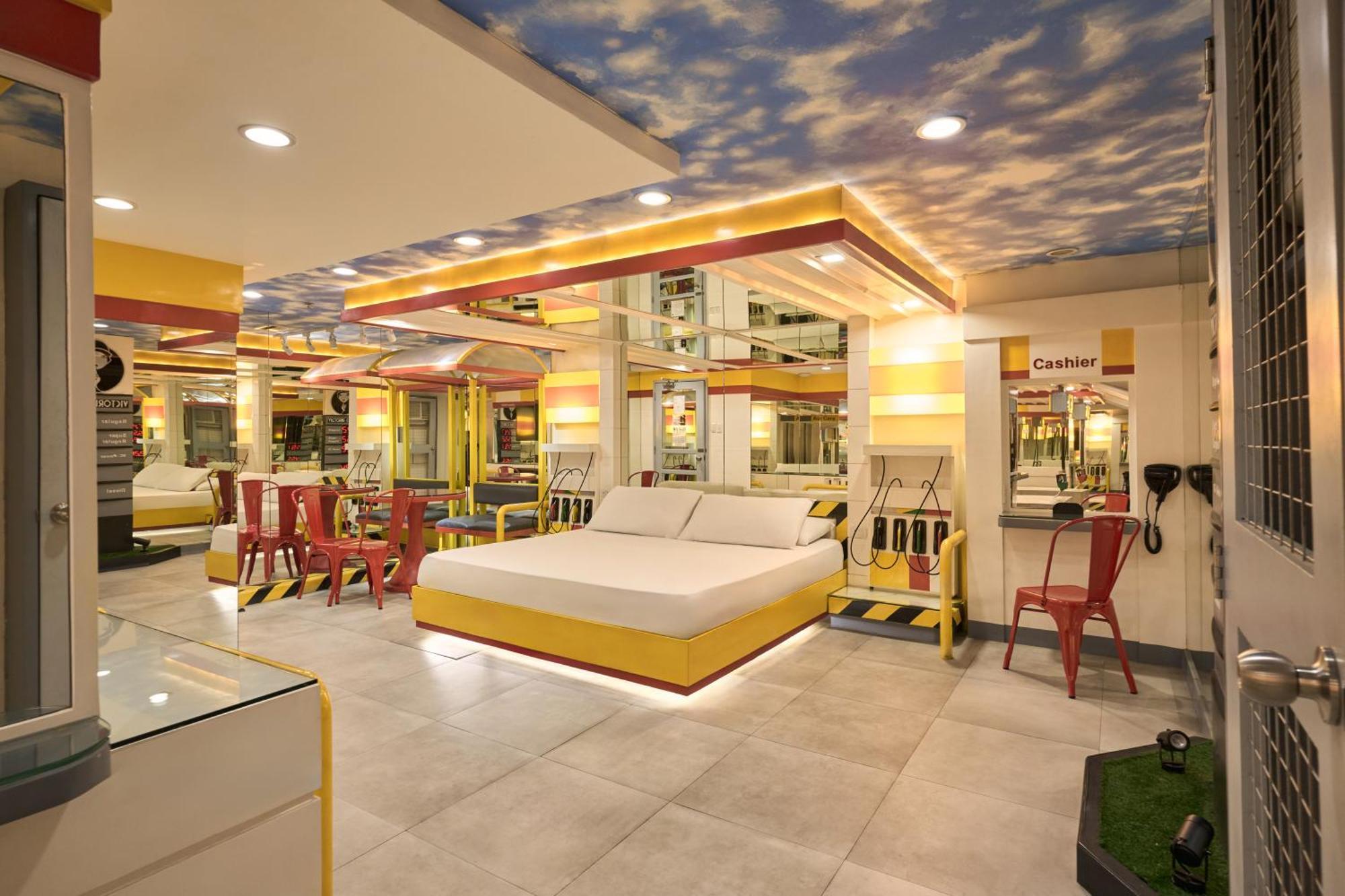 Hotel Victoria Court Pinas
