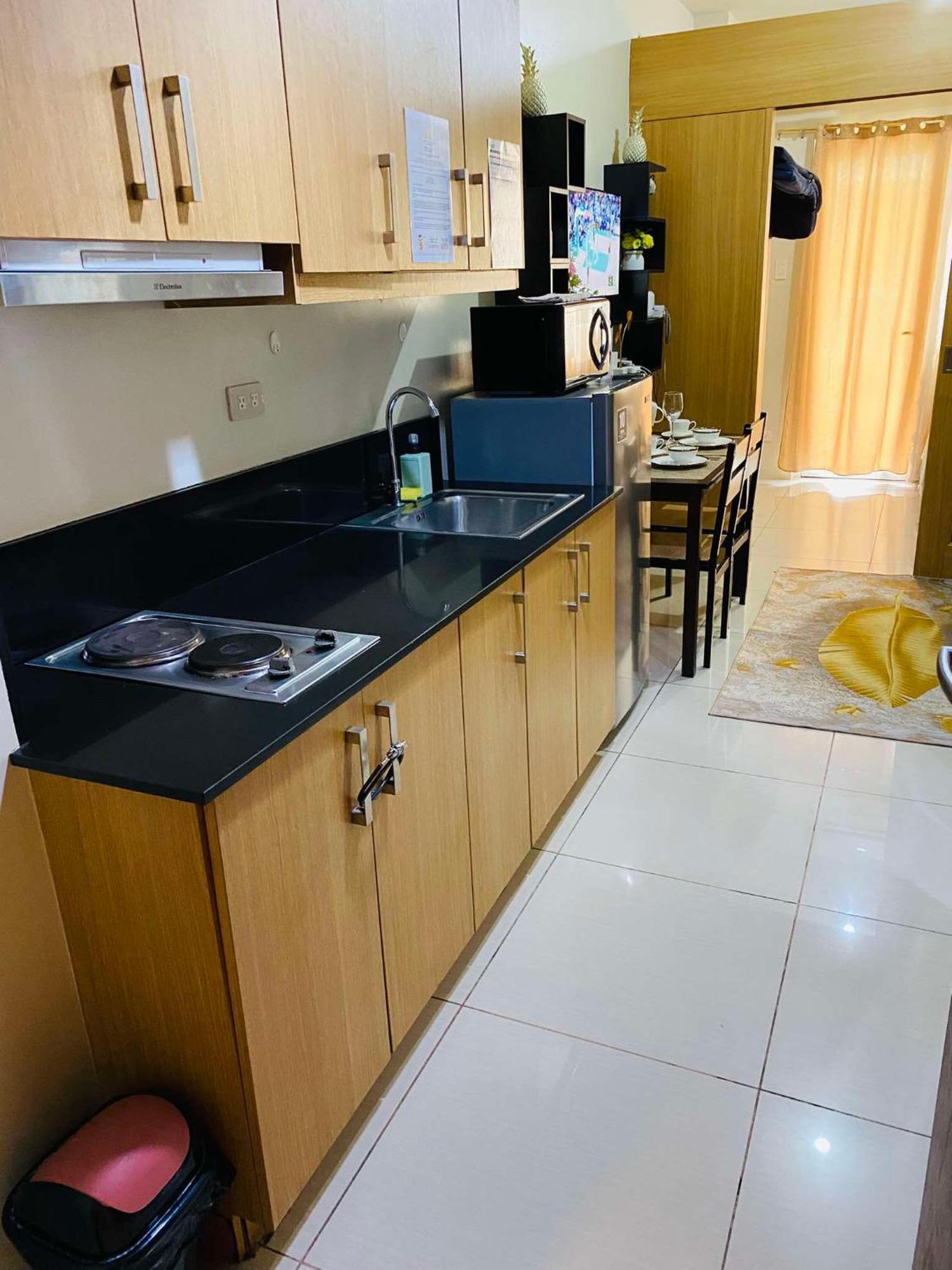 333d- 1br 1folding Bed Pool View Apartment Manila