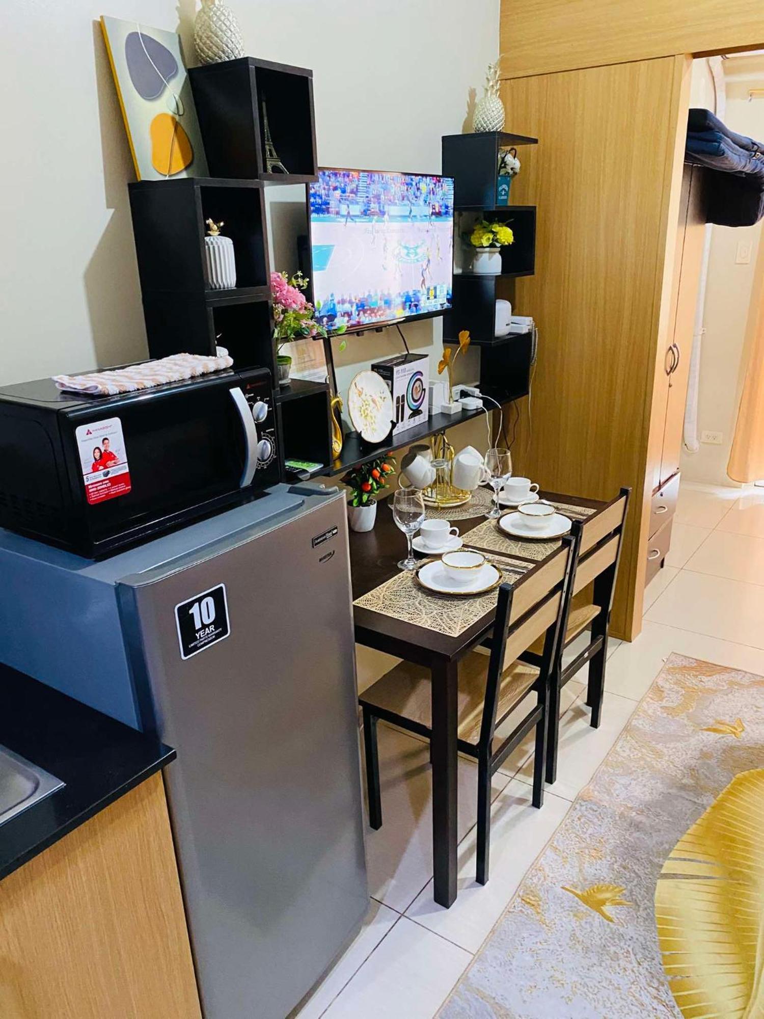 333d- 1br 1folding Bed Pool View Apartment Manila