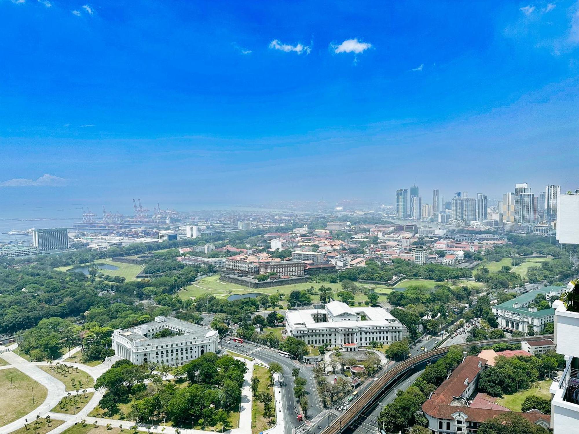The Luneta At Torre De Manila