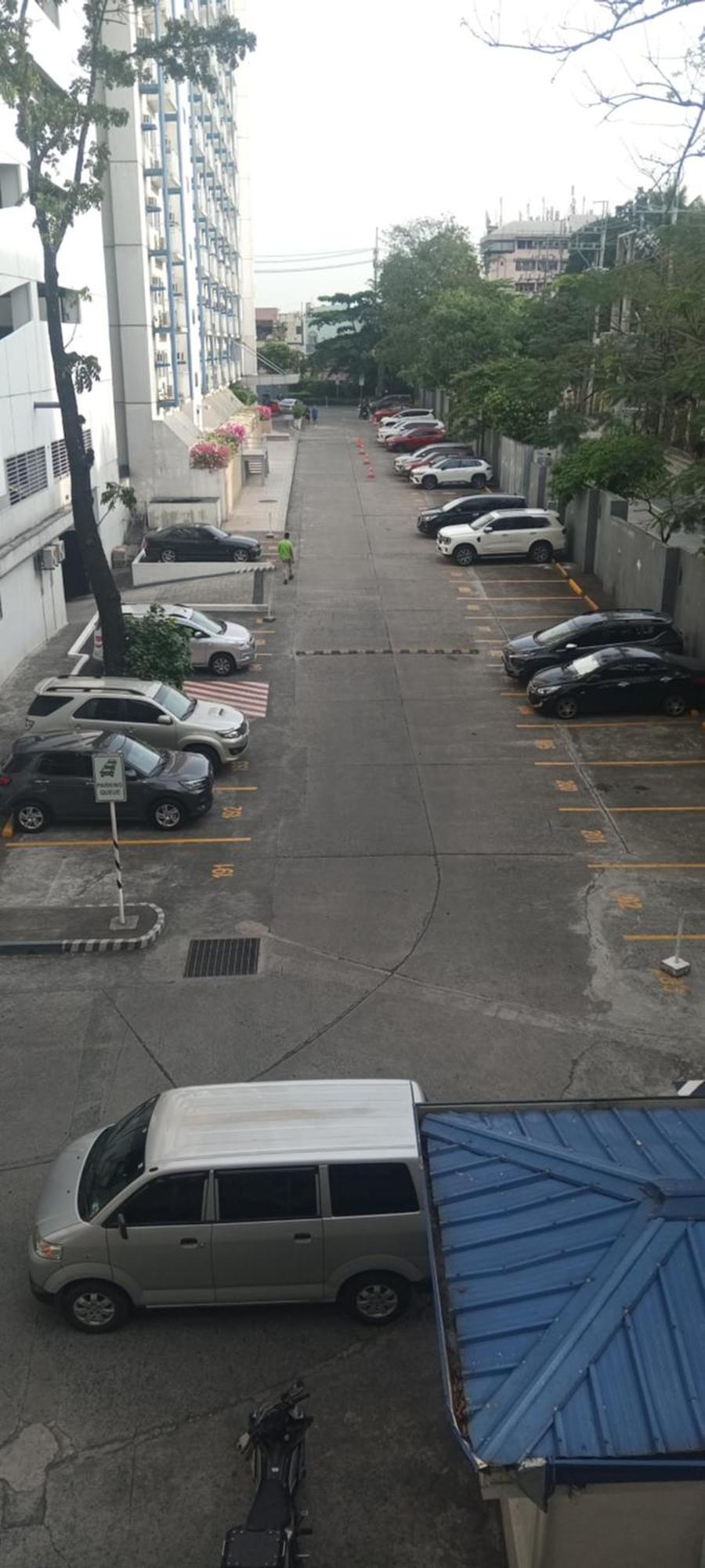 Guest At Grass Residences Quezon City