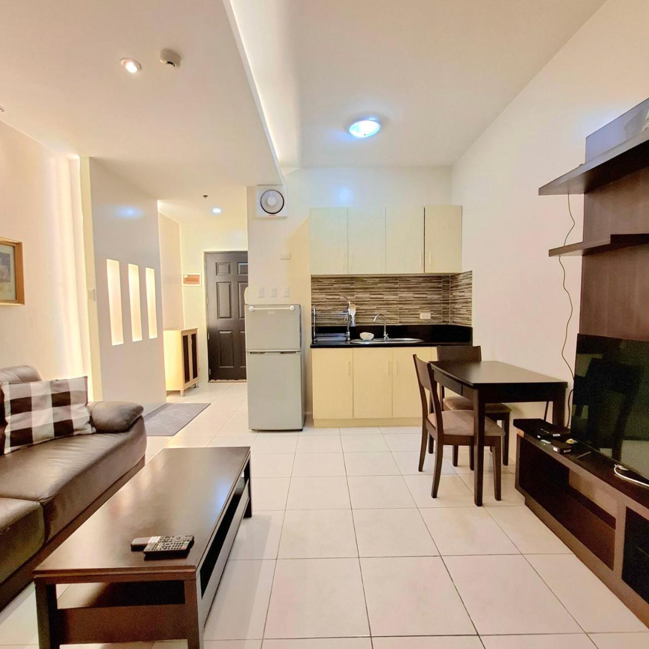 Bayview Luxury Condos: Poolside Balcony Retreats Manila