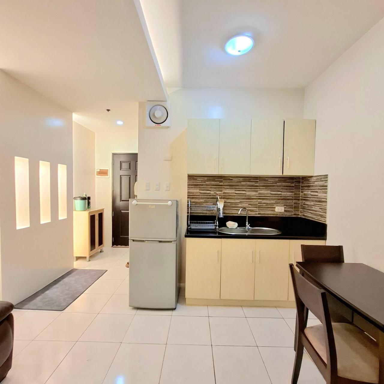 Apartamento Bayview Luxury Condos: Poolside Balcony Retreats