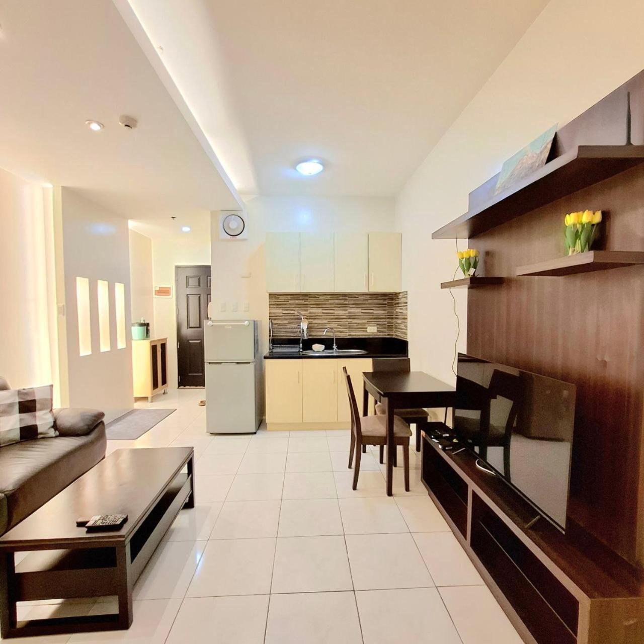 Bayview Luxury Condos: Poolside Balcony Retreats Apartamento *