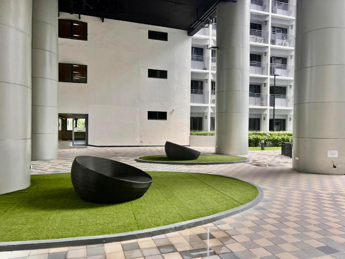 Mall Of - Aseana Super Cheap Apartment Manila