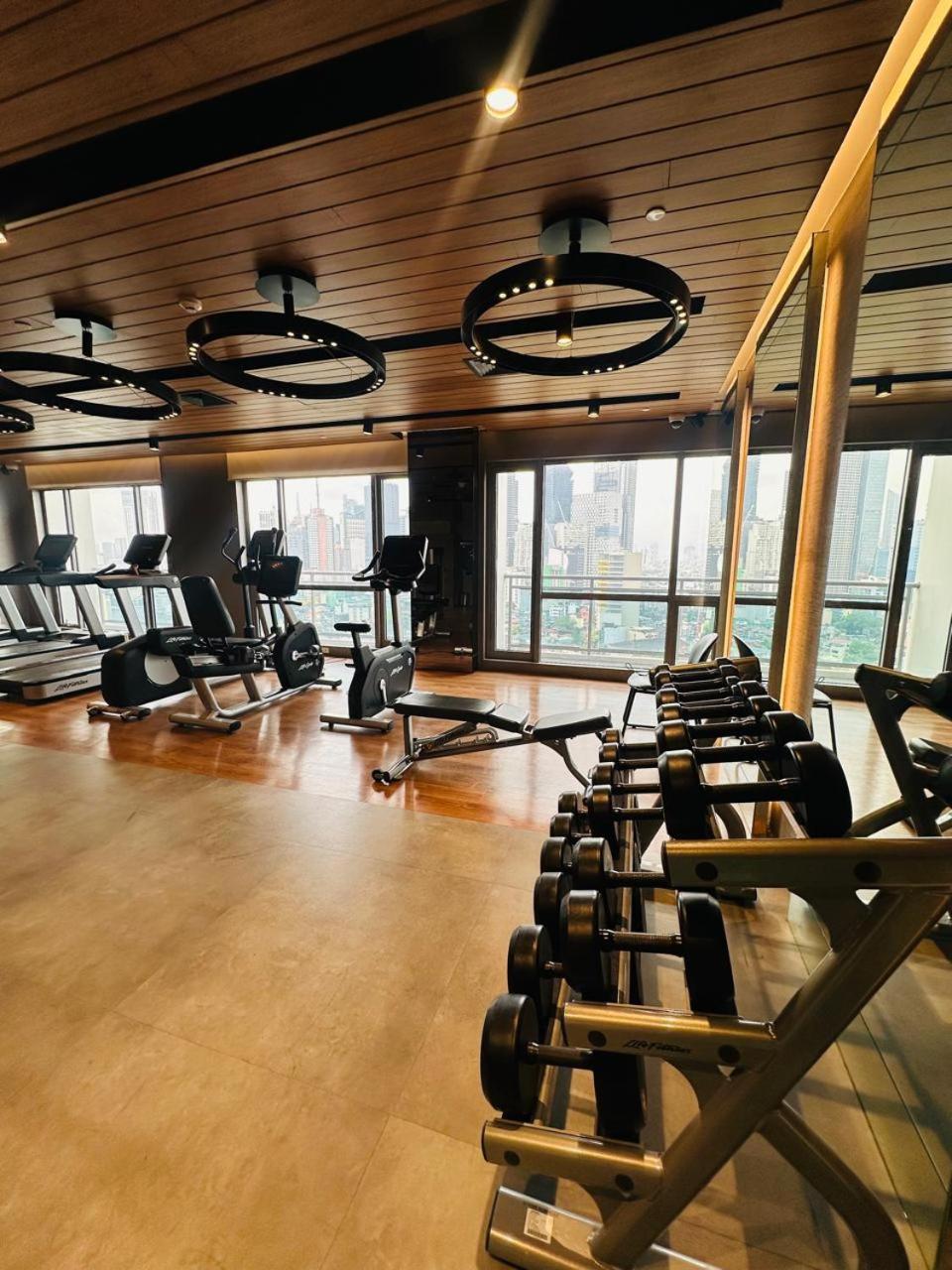 Novotel Residences Manila Luxury With Pool & Gym Access At Acqua Hotel 5*