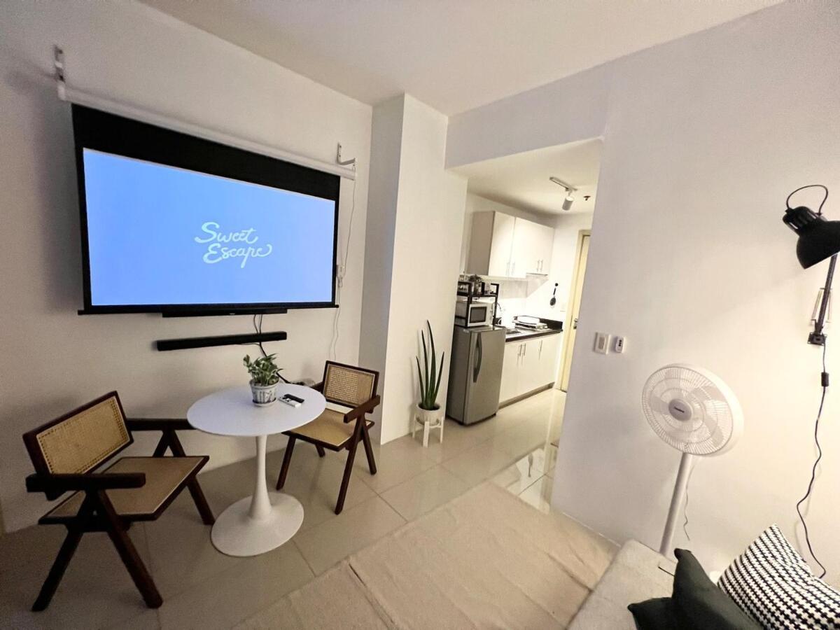 Apartment Jazz T2 Rm 405 Homey Muji Inspired Staycation Big Screen Cinema Manila