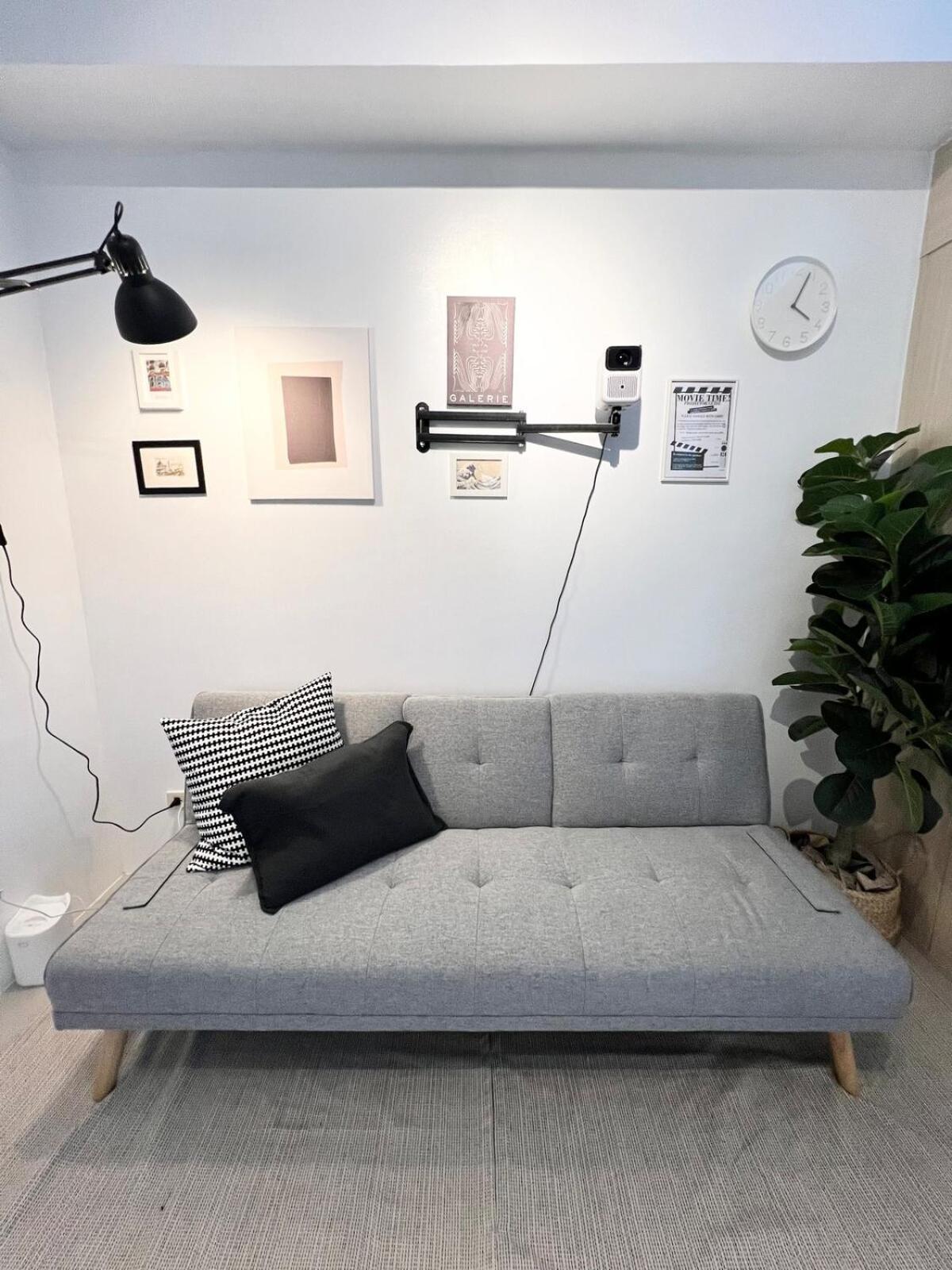 Jazz T2 Rm 405 Homey Muji Inspired Staycation Big Screen Cinema *