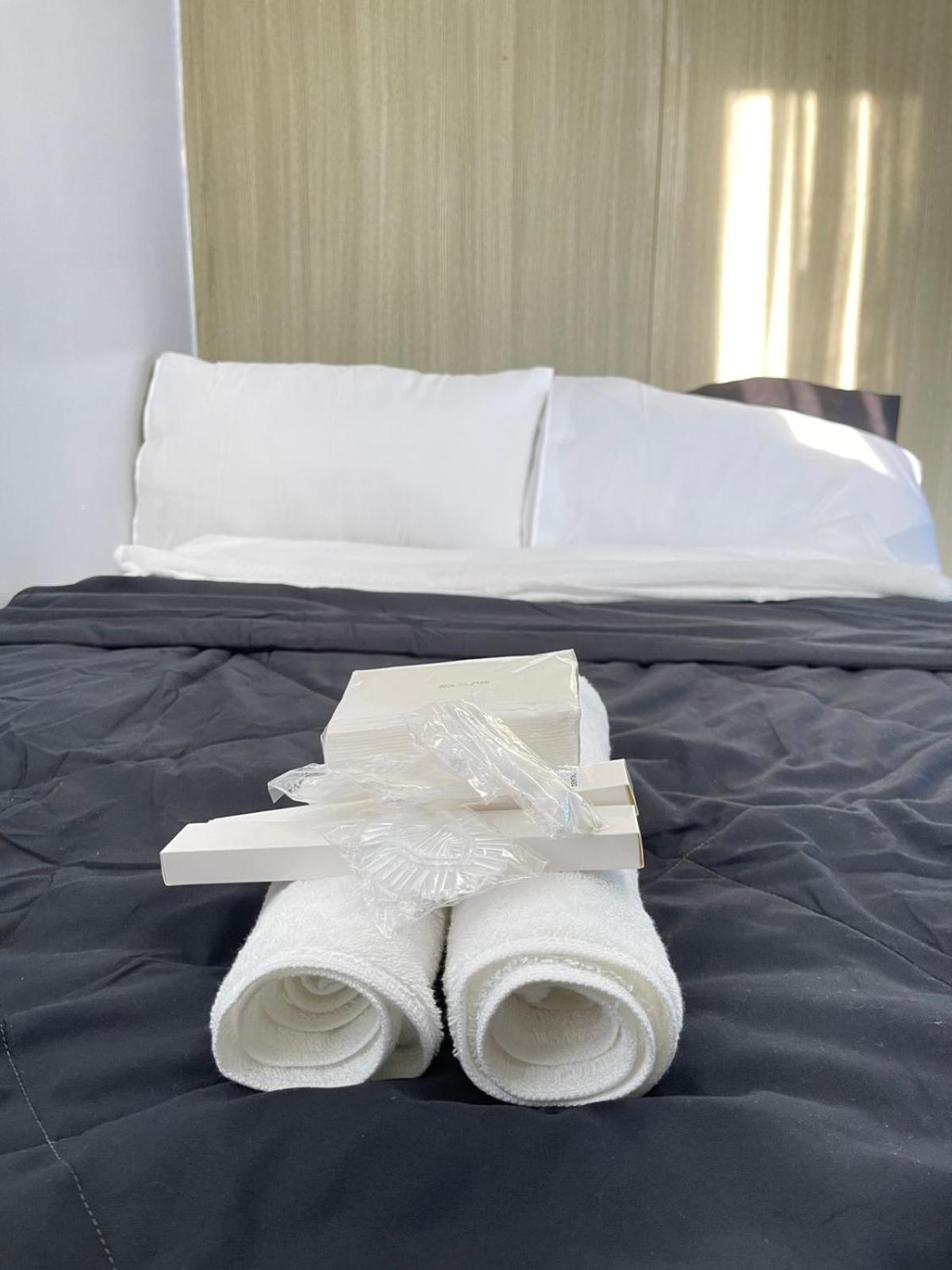 Dandelion Shore Residences 1br Bed & Breakfast Manila