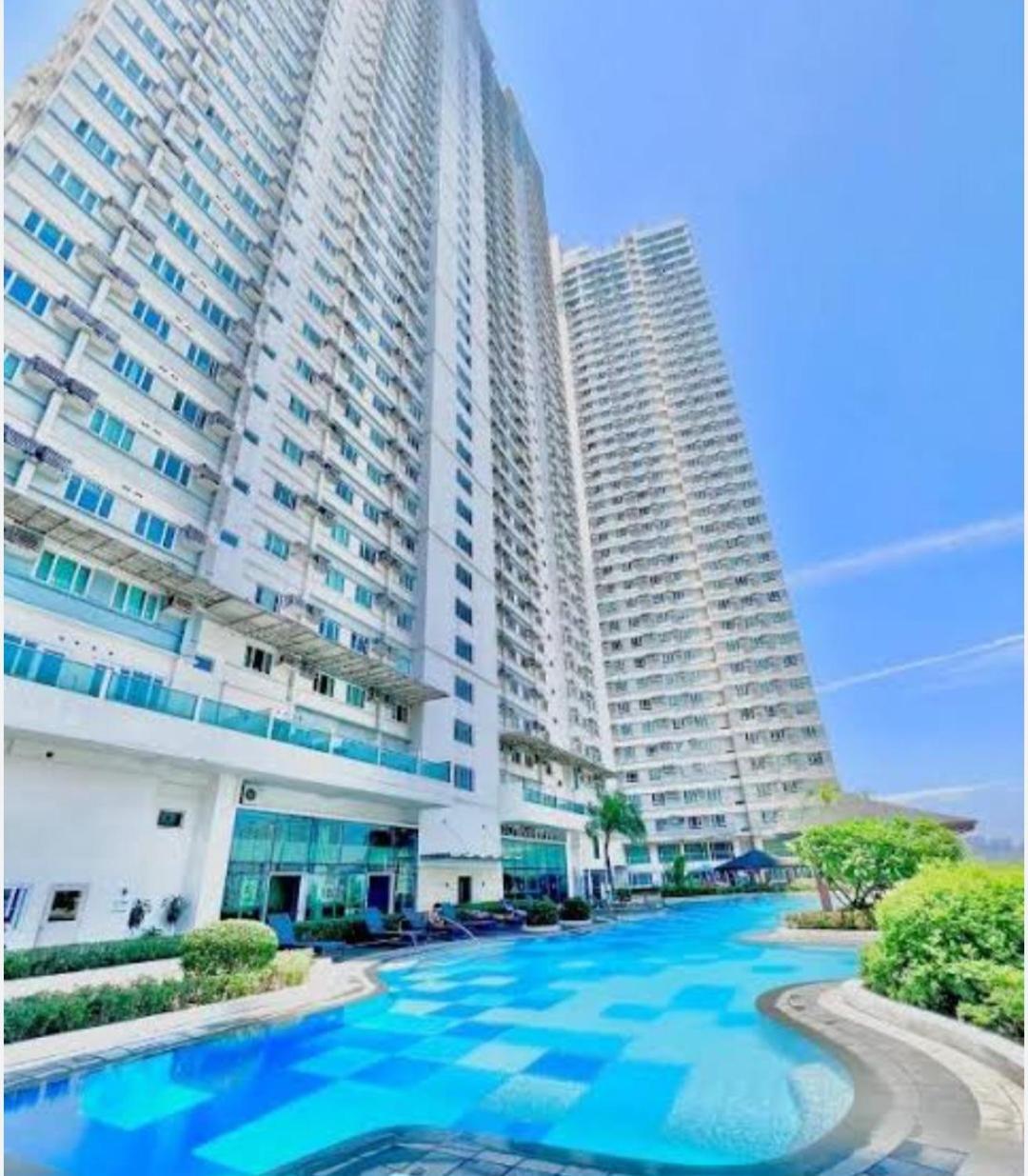 Aparthotel Beacon Makati Skyline View