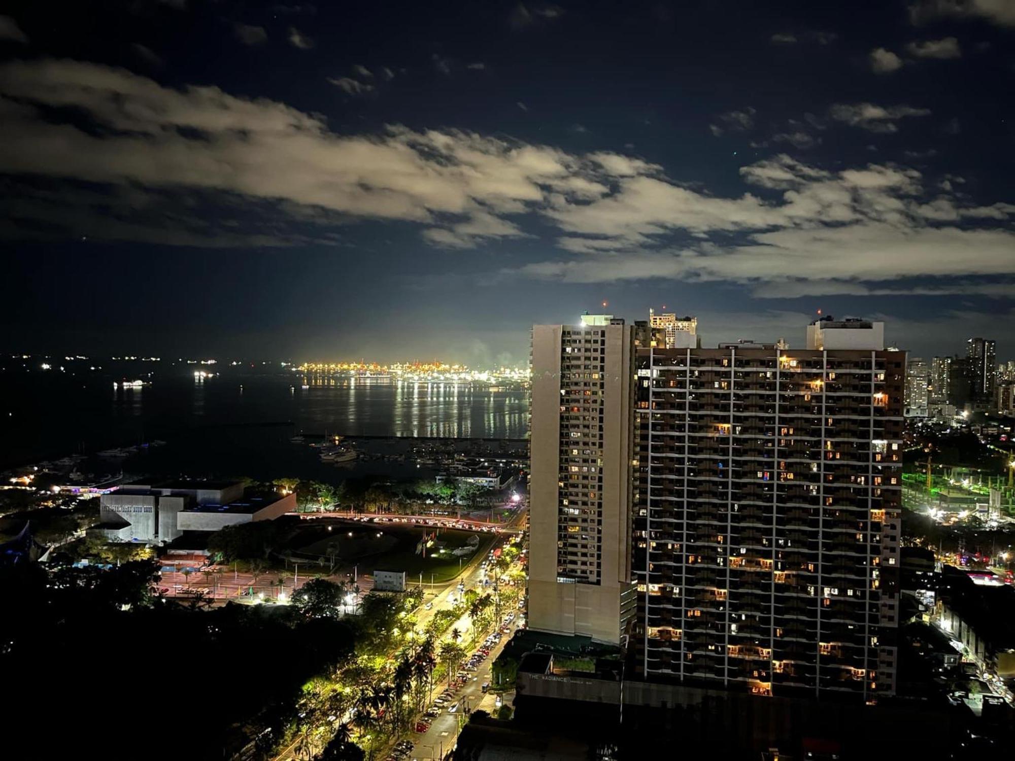 Smdc Breeze Residences In Front Of Picc And Starcity Near Moa And Airport Bay And View Aparthotel *