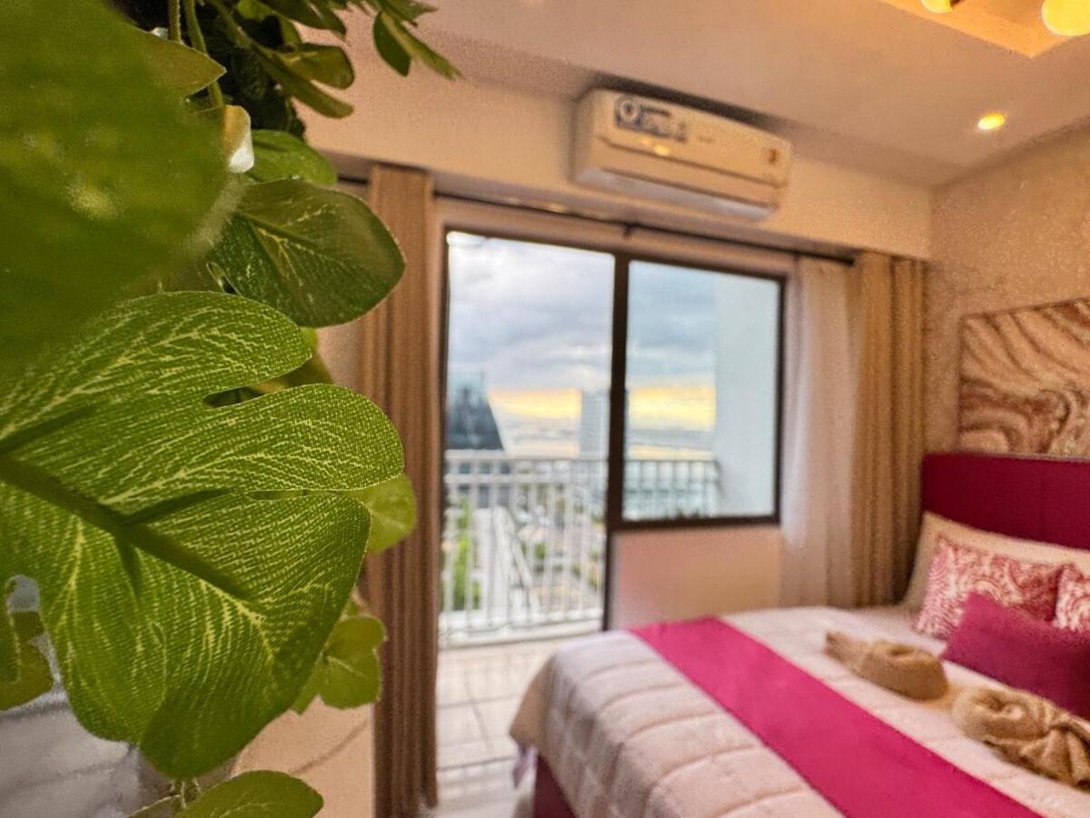 The Pink Velvet Shore Residences Family Good For 2-4 Guests By Prime Moa Apartment Manila