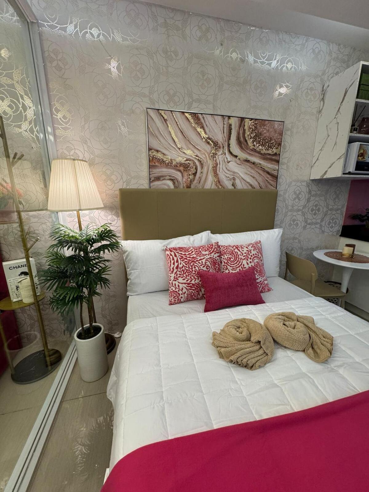 The Pink Velvet Shore Residences Family Good For 2-4 Guests By Prime Moa Apartment Manila