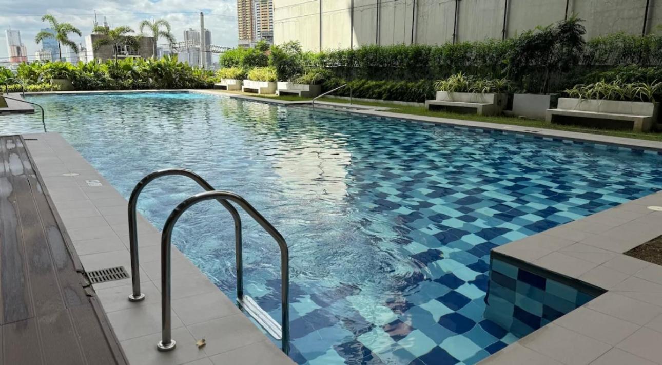 Budget Friendly Red Residences Makati Aparthotel *