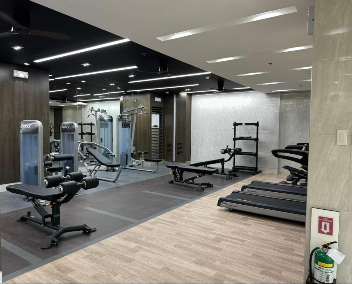 Budget Friendly Red Residences Makati * Manila