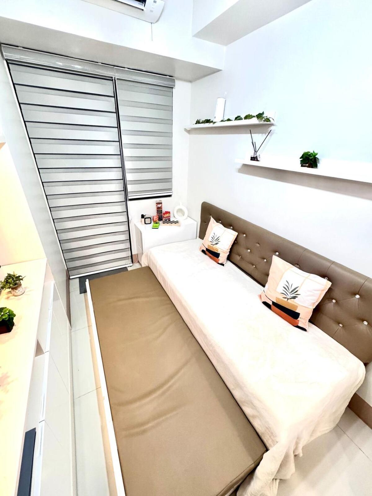 Hearth Of Ember 4 At Shore 3 Res Apartment Manila