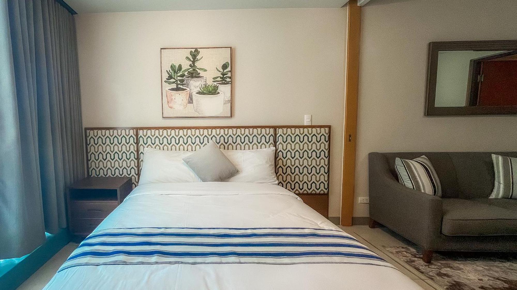 Aparthotel Full-serviced Residential In One Uptown Residences, Bgc Manila