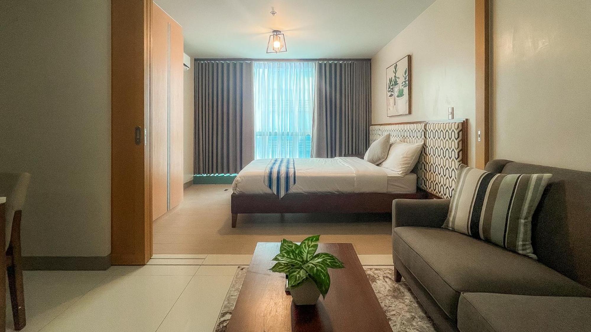 Aparthotel Full-serviced Residential In One Uptown Residences, Bgc