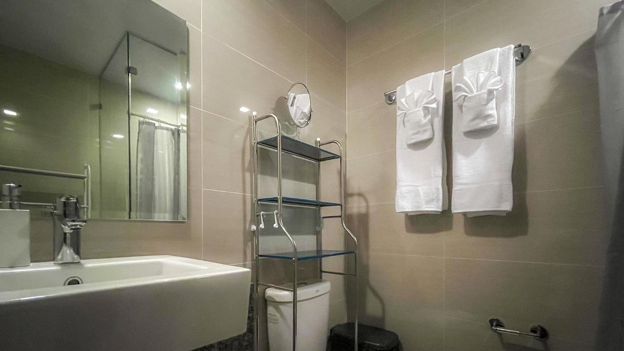 Full-serviced Residential In One Uptown Residences, Bgc *