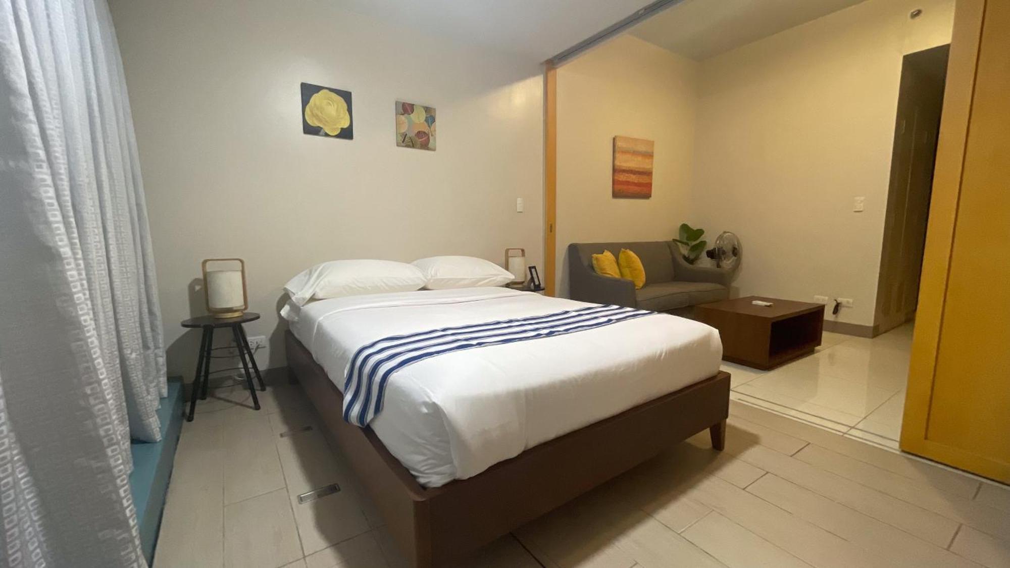 Full-serviced Residential In One Uptown Residences, Bgc Aparthotel