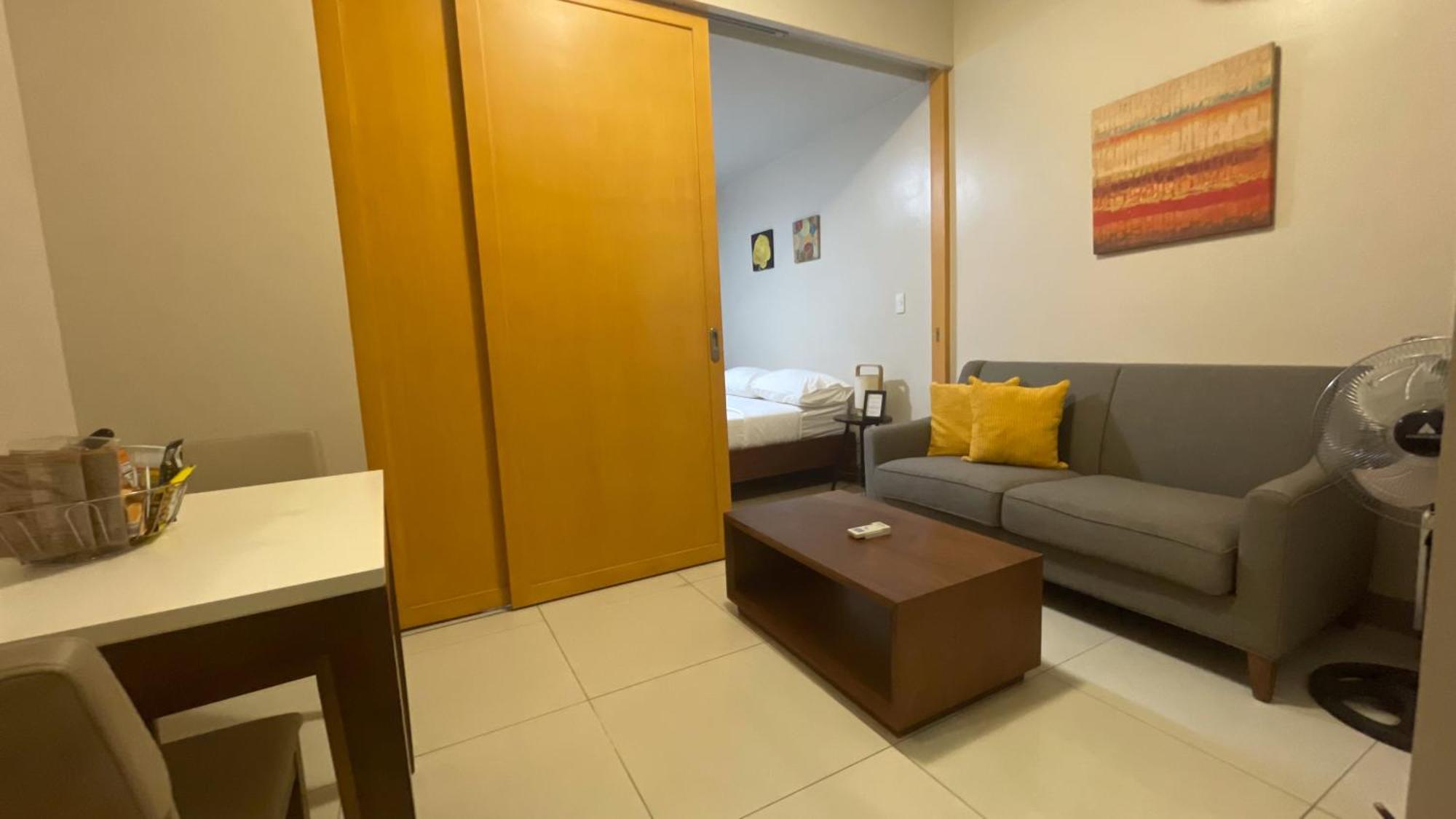 Full-serviced Residential In One Uptown Residences, Bgc * Manila