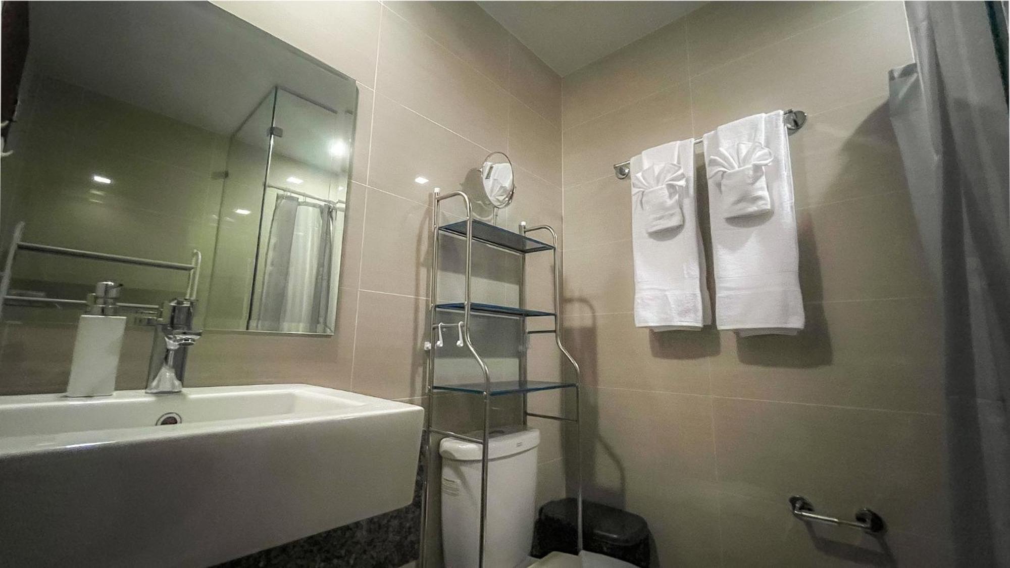 Full-serviced Residential In One Uptown Residences, Bgc Manila