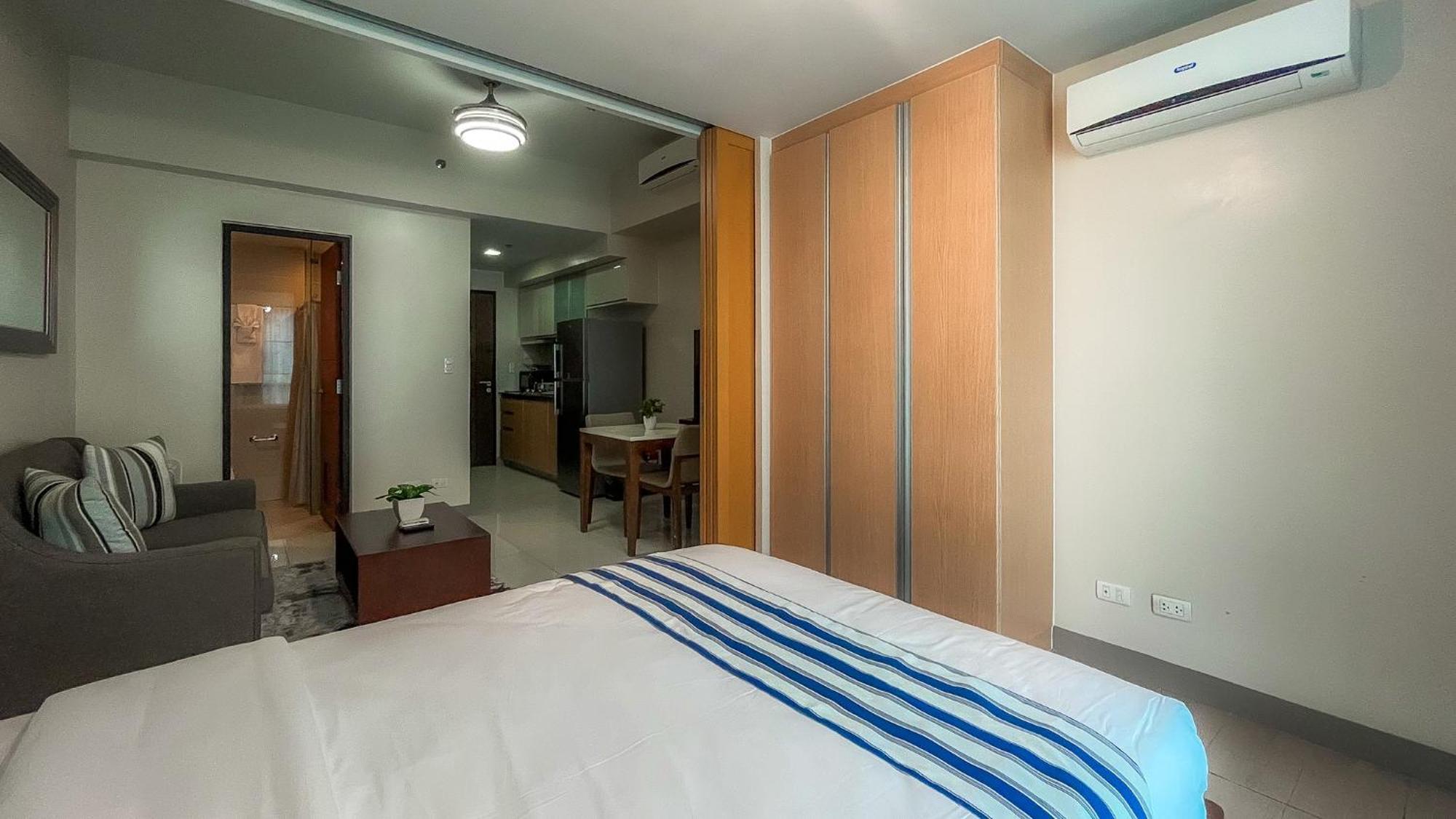Full-serviced Residential In One Uptown Residences, Bgc Aparthotel Manila