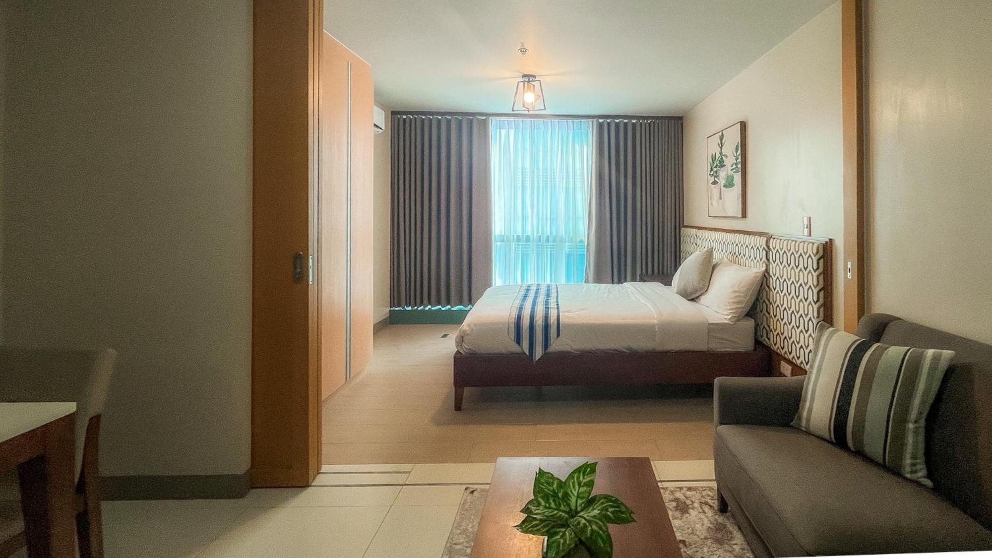 Full-serviced Residential In One Uptown Residences, Bgc * Manila
