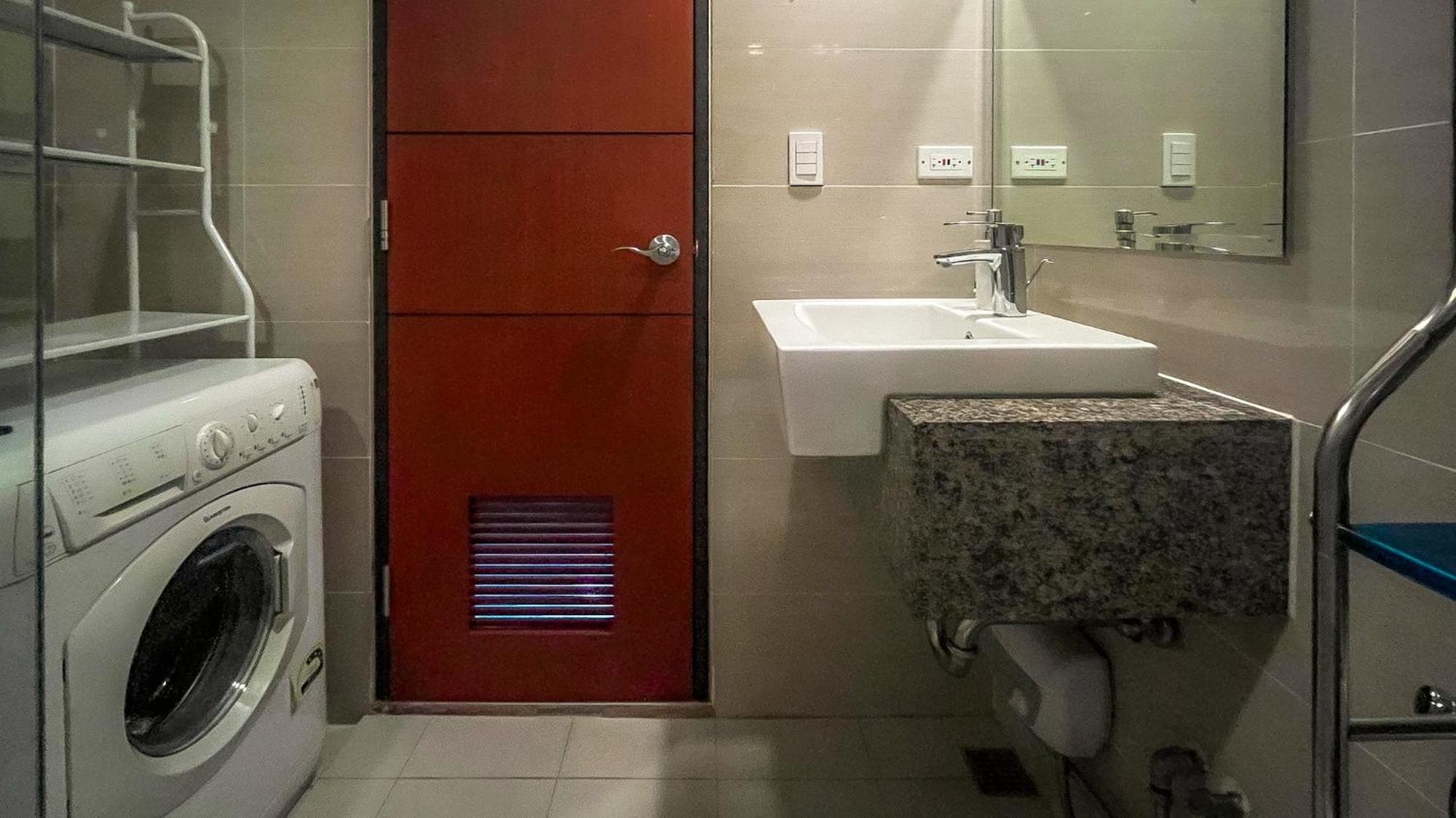 Full-serviced Residential In One Uptown Residences, Bgc Aparthotel